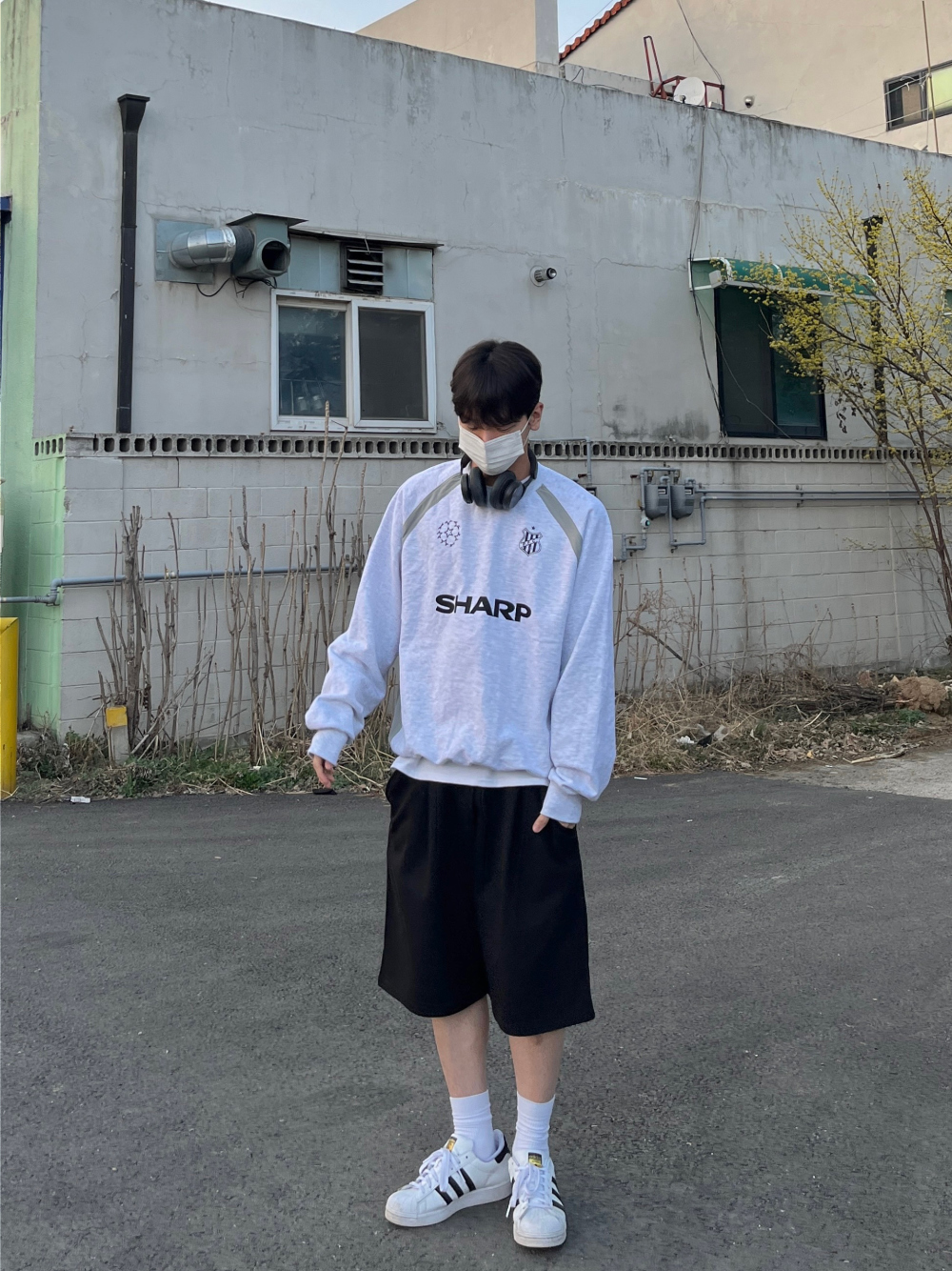 긴팔 티셔츠 모델 착용 이미지-S2L37