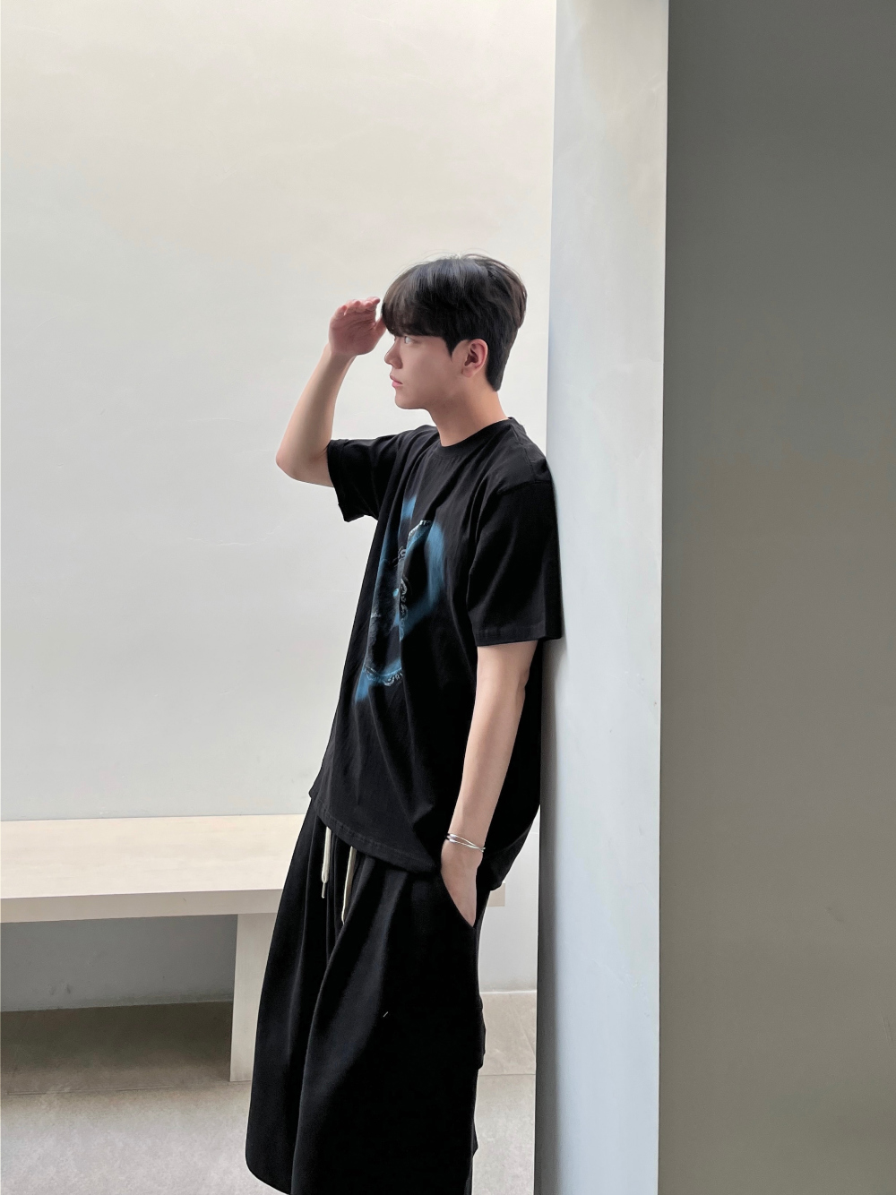 반팔 티셔츠 모델 착용 이미지-S34L30