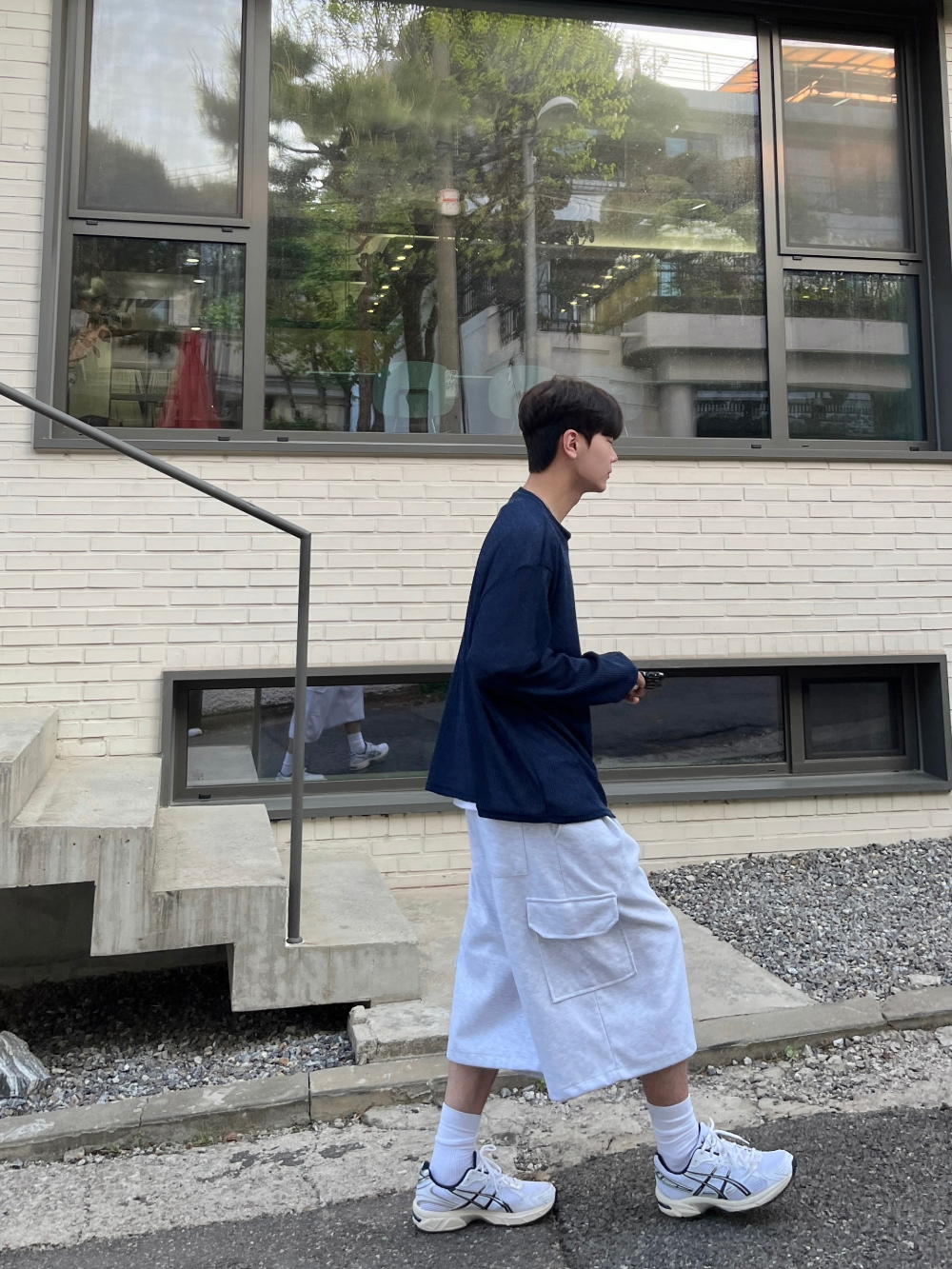 긴팔 티셔츠 모델 착용 이미지-S59L47