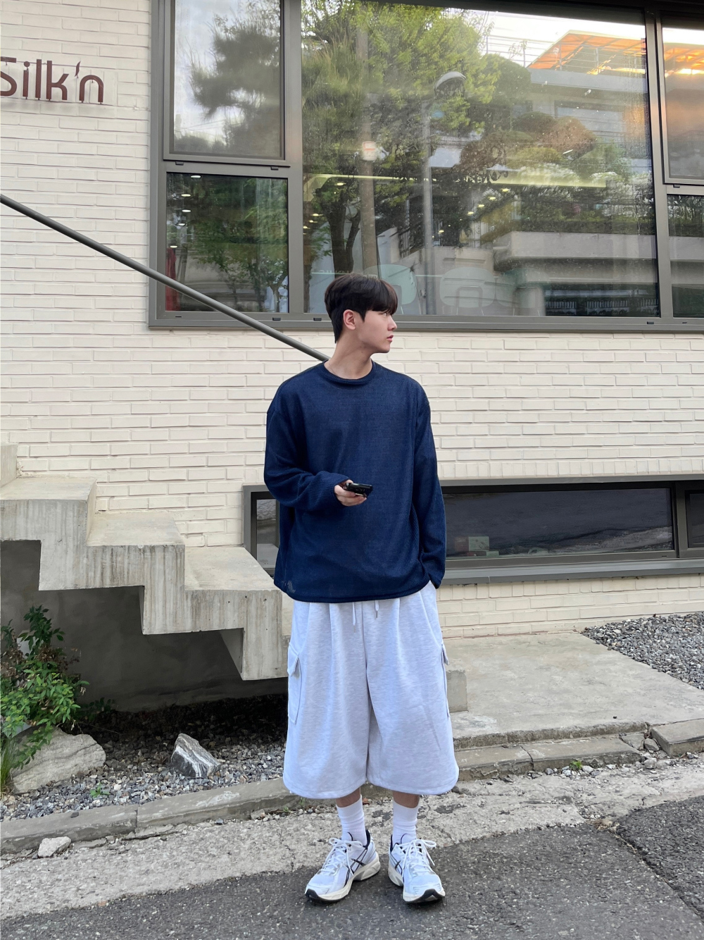 긴팔 티셔츠 모델 착용 이미지-S59L48
