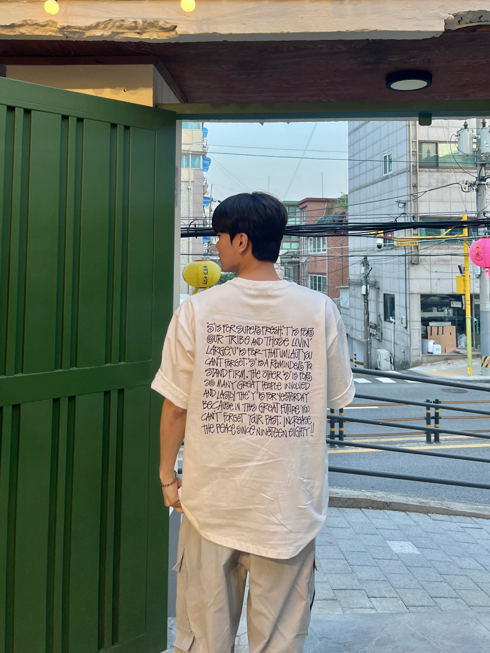 반팔 티셔츠 모델 착용 이미지-S37L7