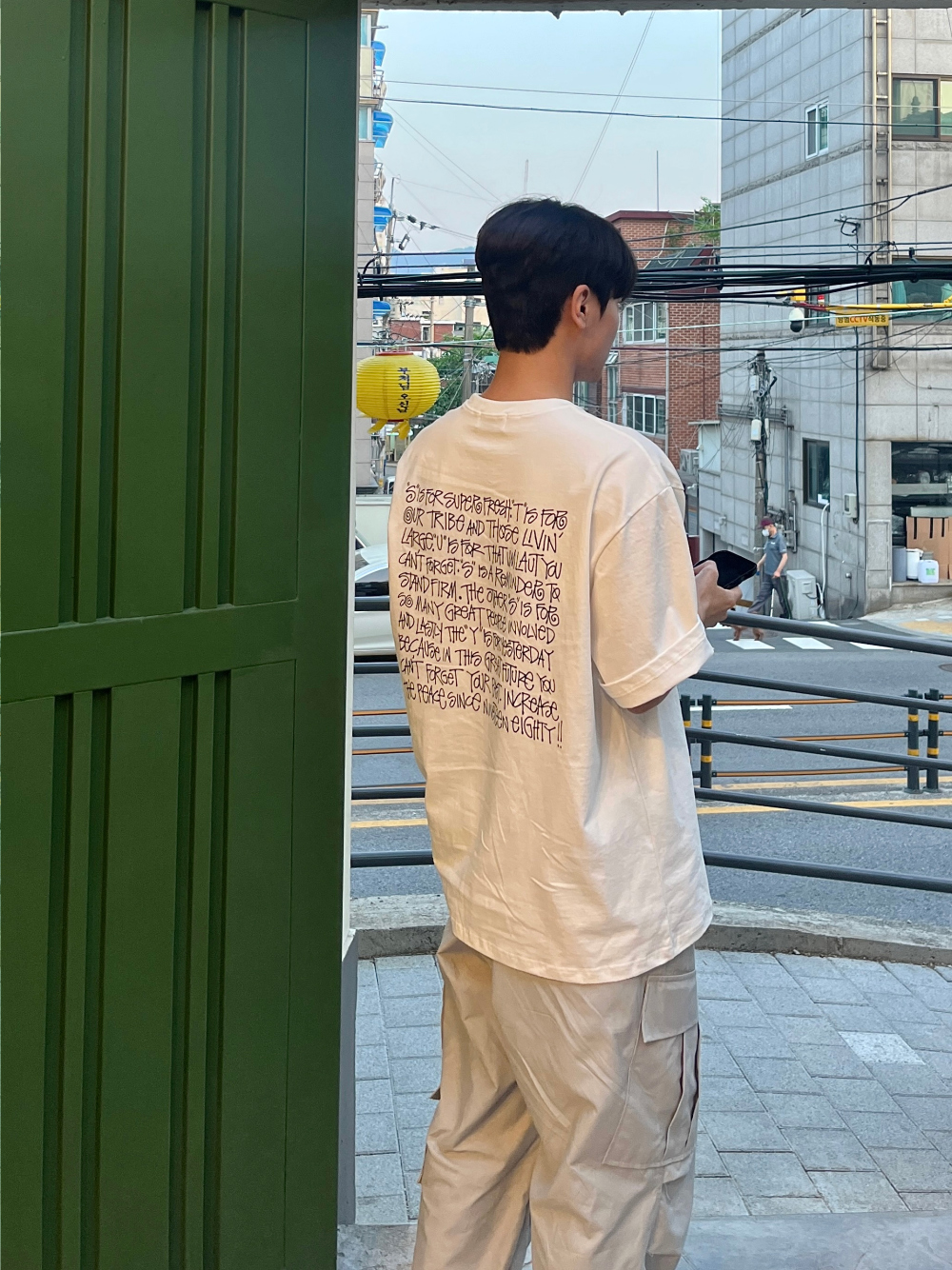 반팔 티셔츠 모델 착용 이미지-S37L8