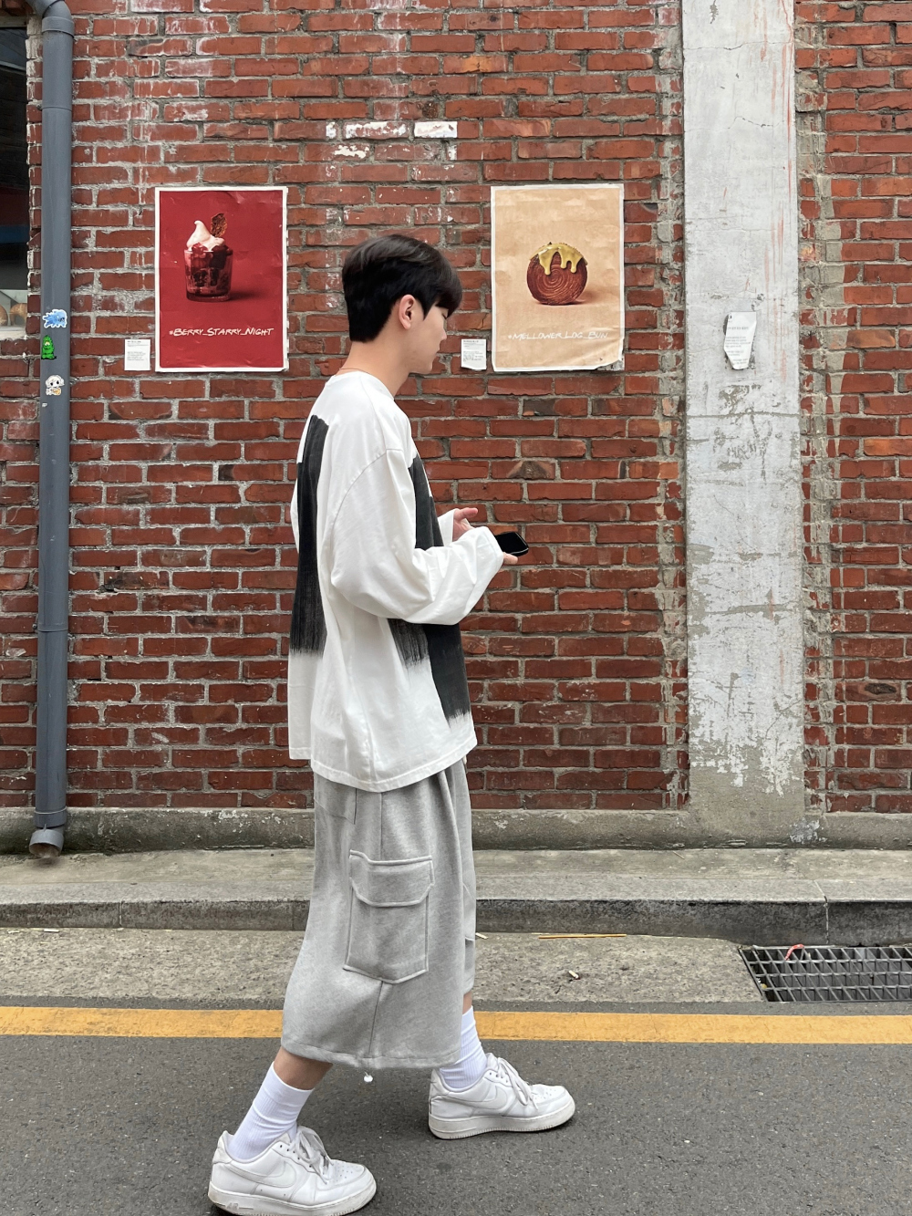 긴팔 티셔츠 모델 착용 이미지-S38L2