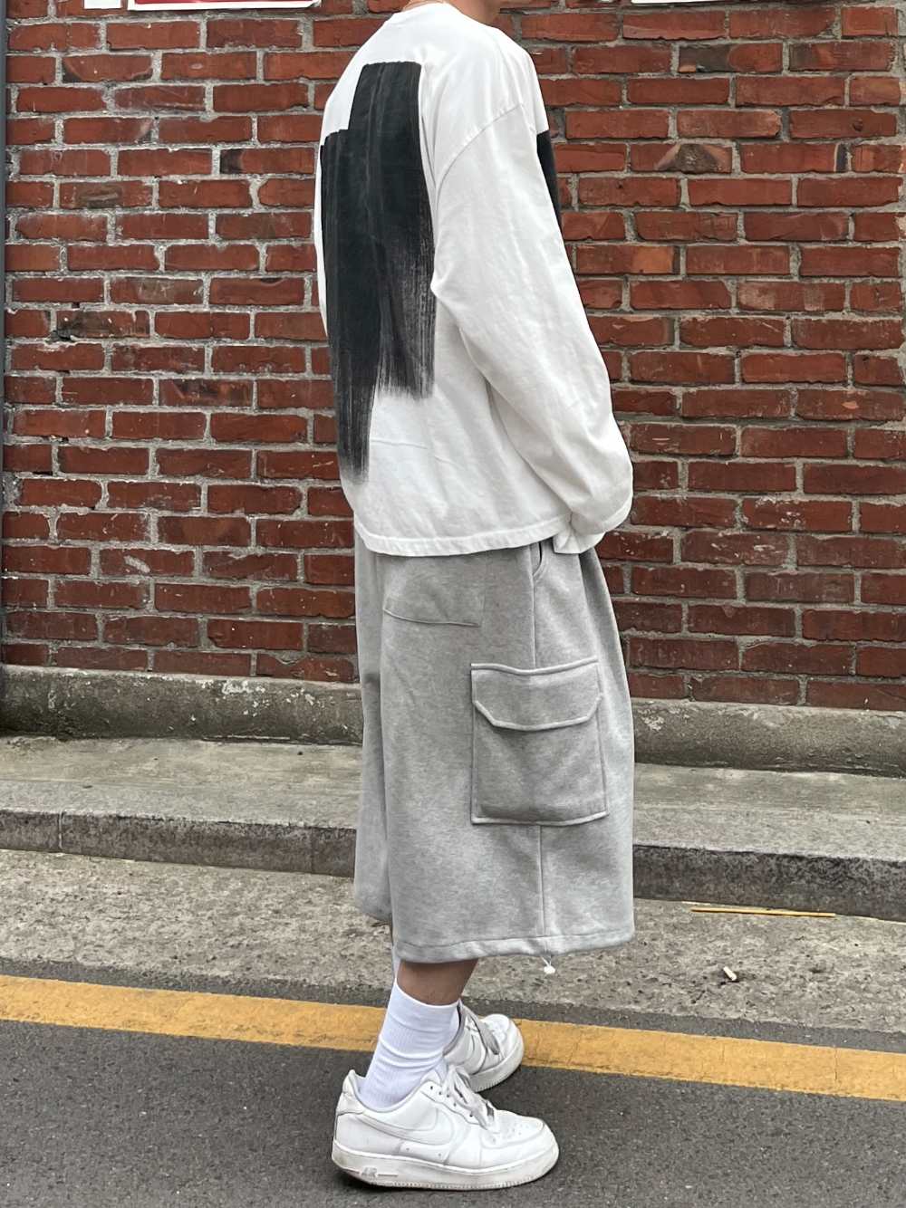 긴팔 티셔츠 모델 착용 이미지-S38L19