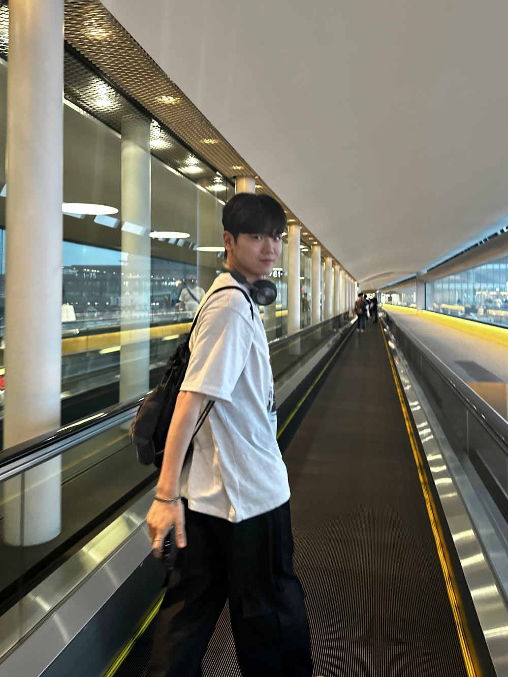 바지 모델 착용 이미지-S55L11