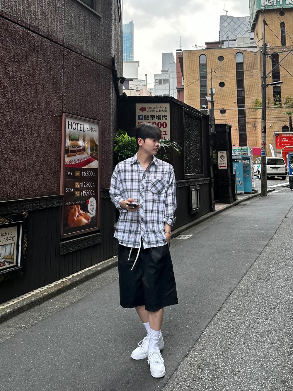 반바지 모델 착용 이미지-S38L22