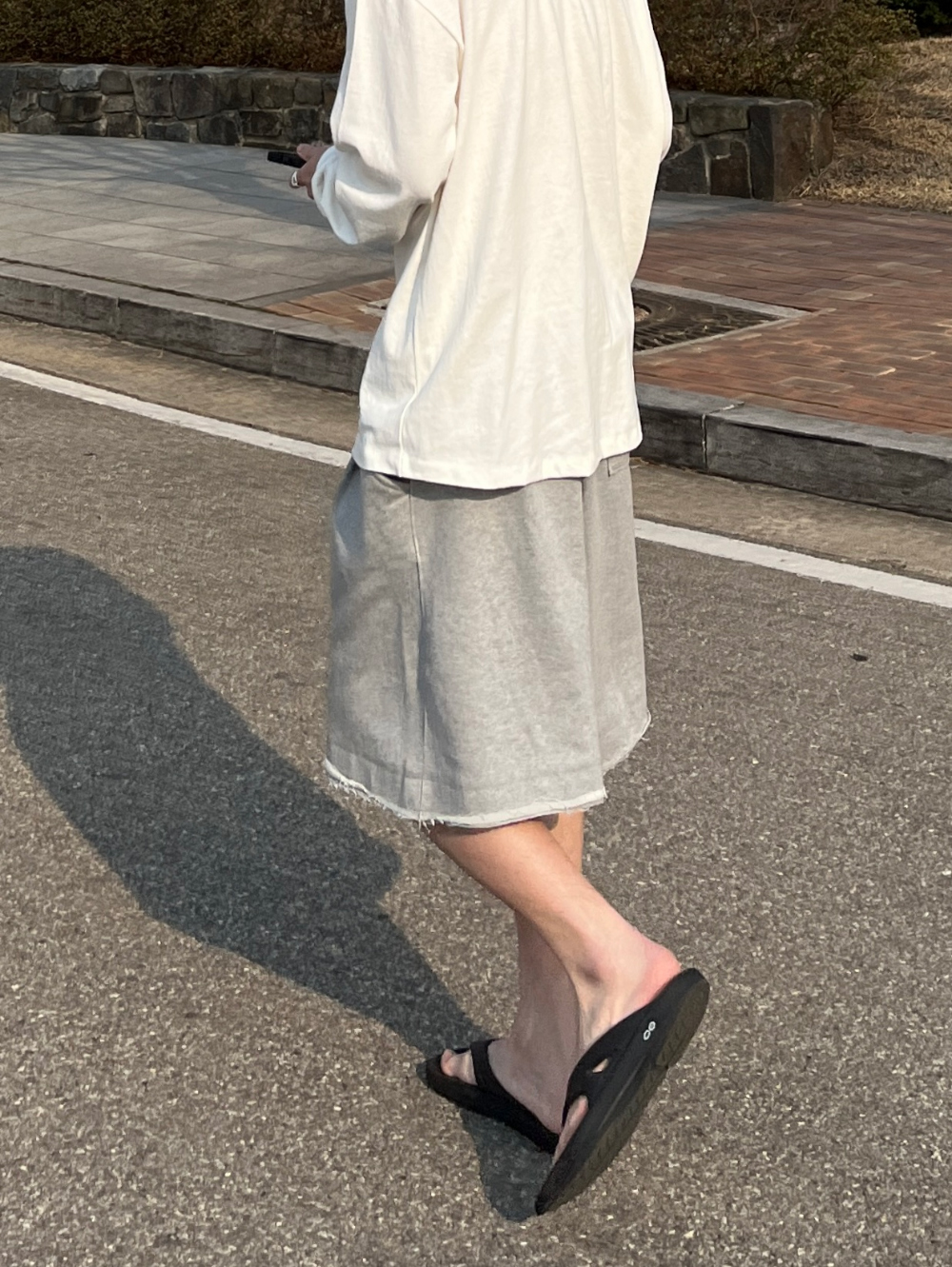긴팔 티셔츠 모델 착용 이미지-S36L10