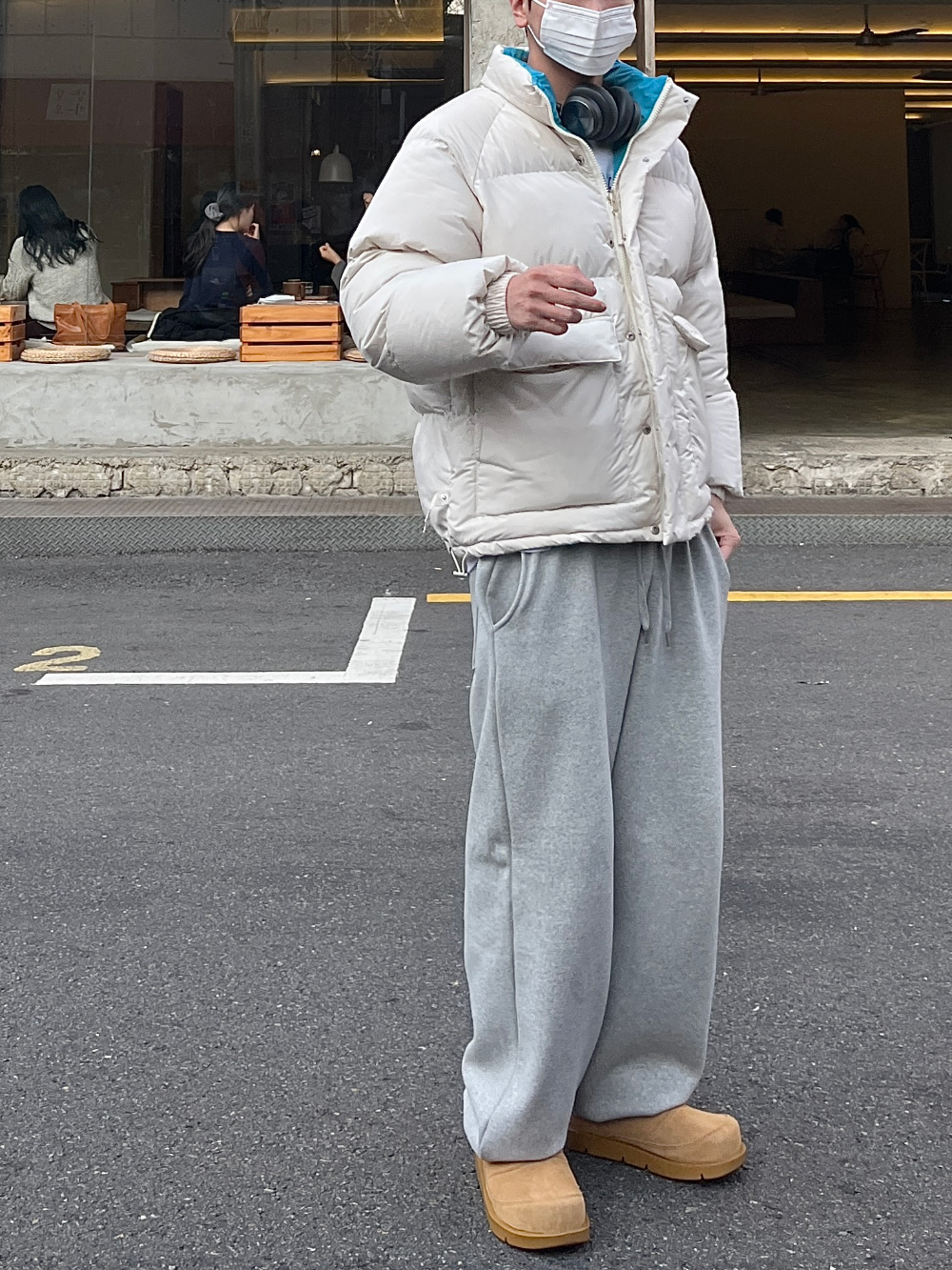 패딩 모델 착용 이미지-S62L17