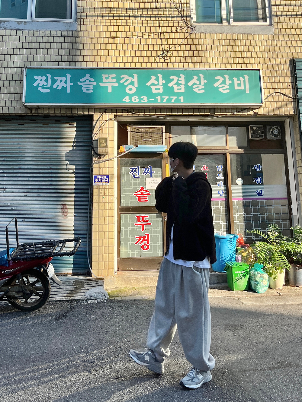 바지 모델 착용 이미지-S3L9
