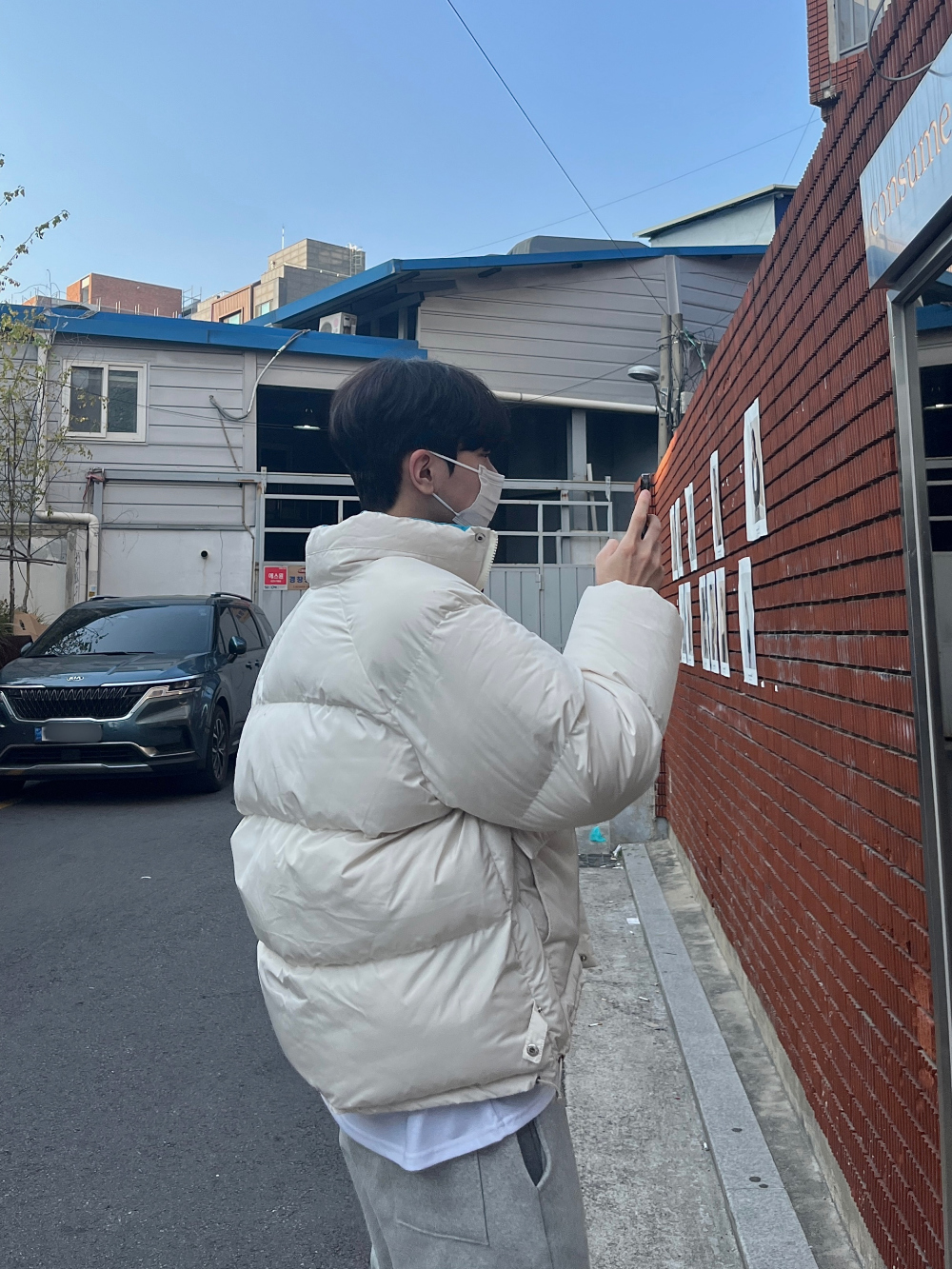 패딩 모델 착용 이미지-S62L39