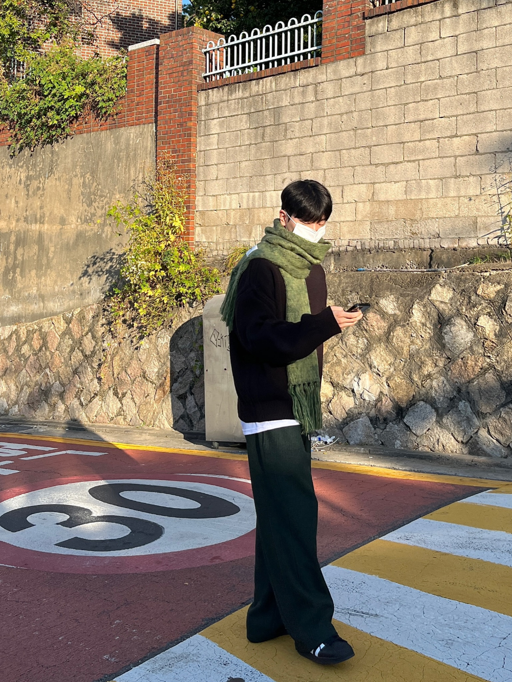긴팔 티셔츠 모델 착용 이미지-S58L26