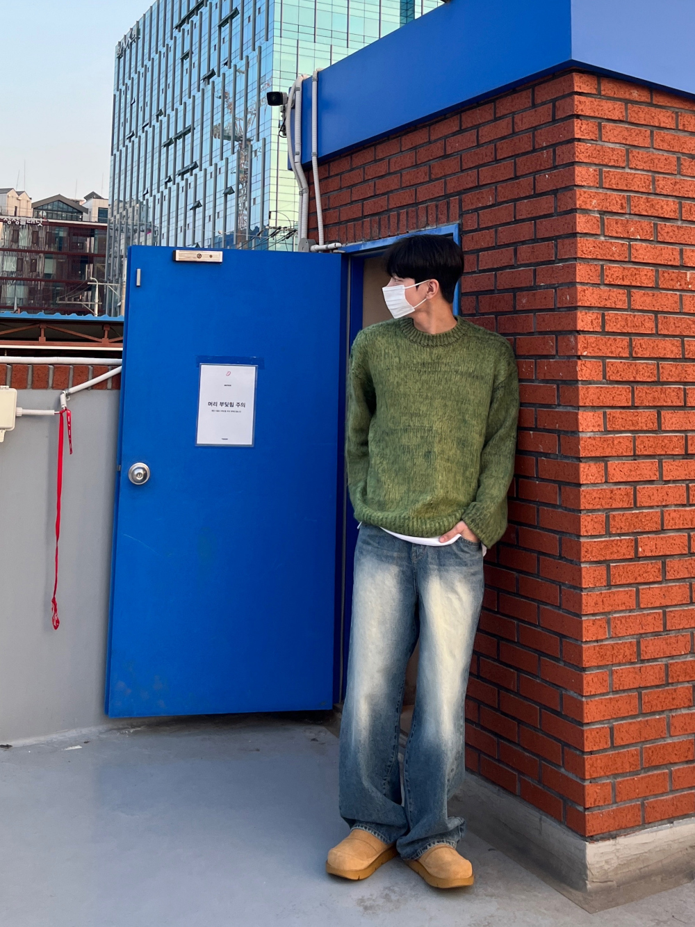 긴팔 티셔츠 모델 착용 이미지-S73L12