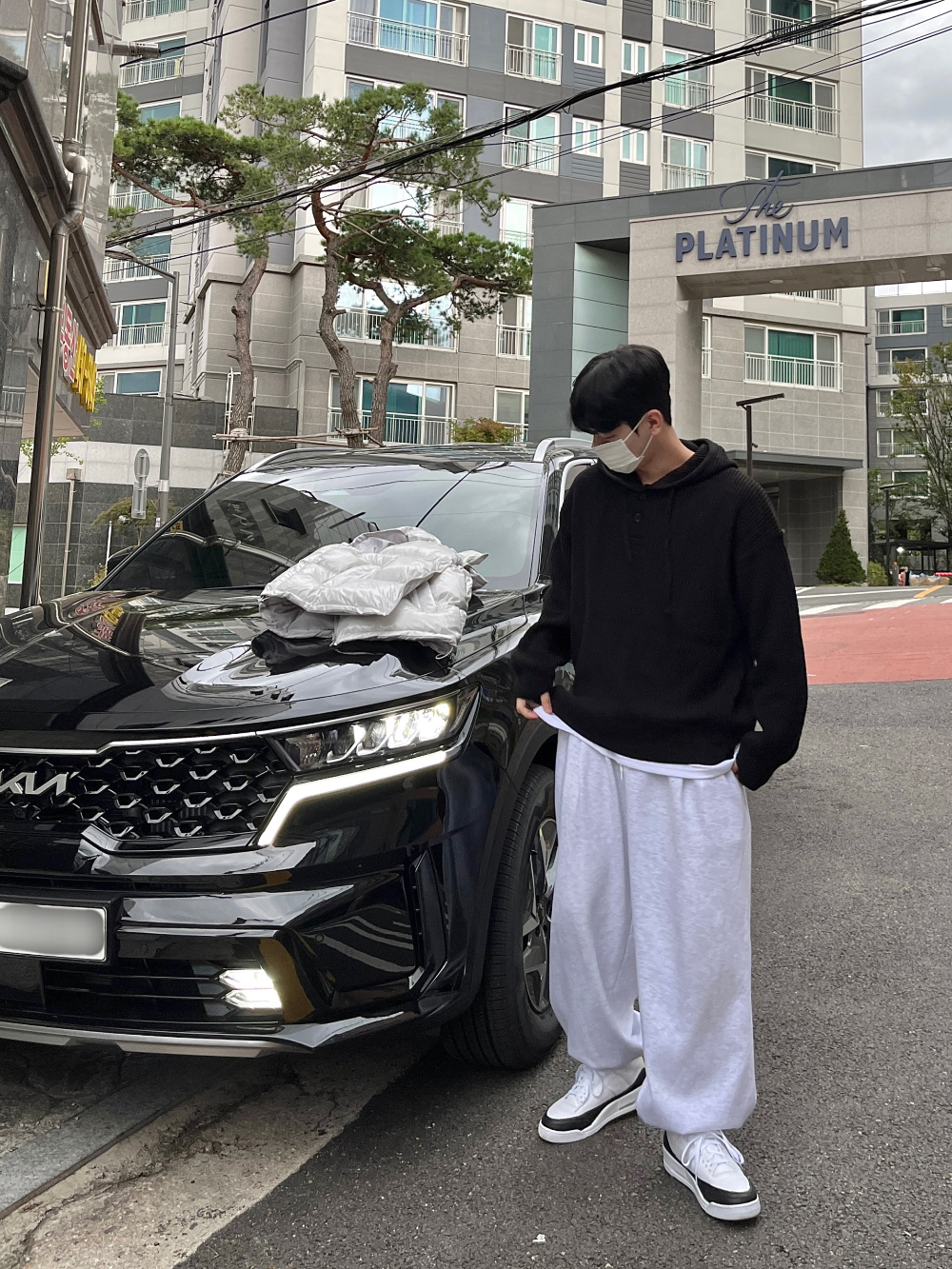 패딩 모델 착용 이미지-S56L25