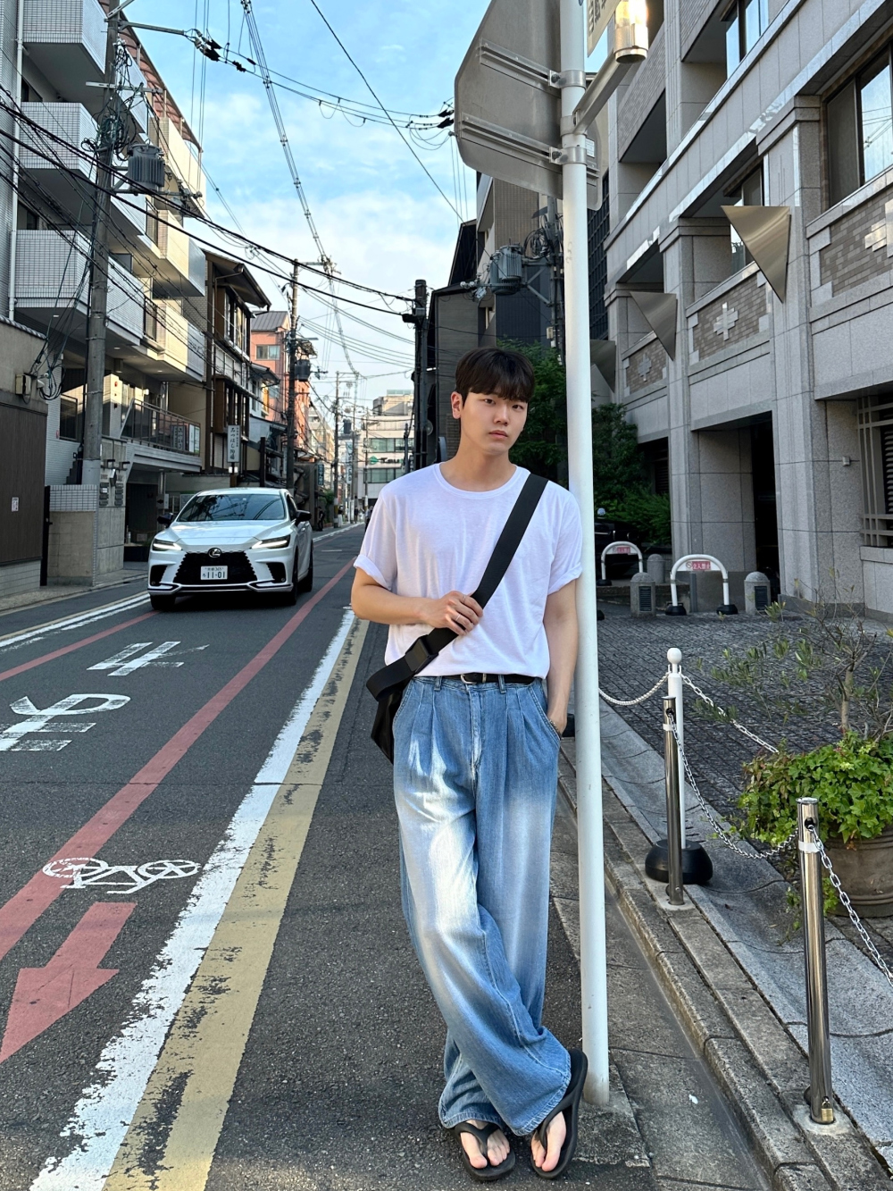 바지 모델 착용 이미지-S56L17