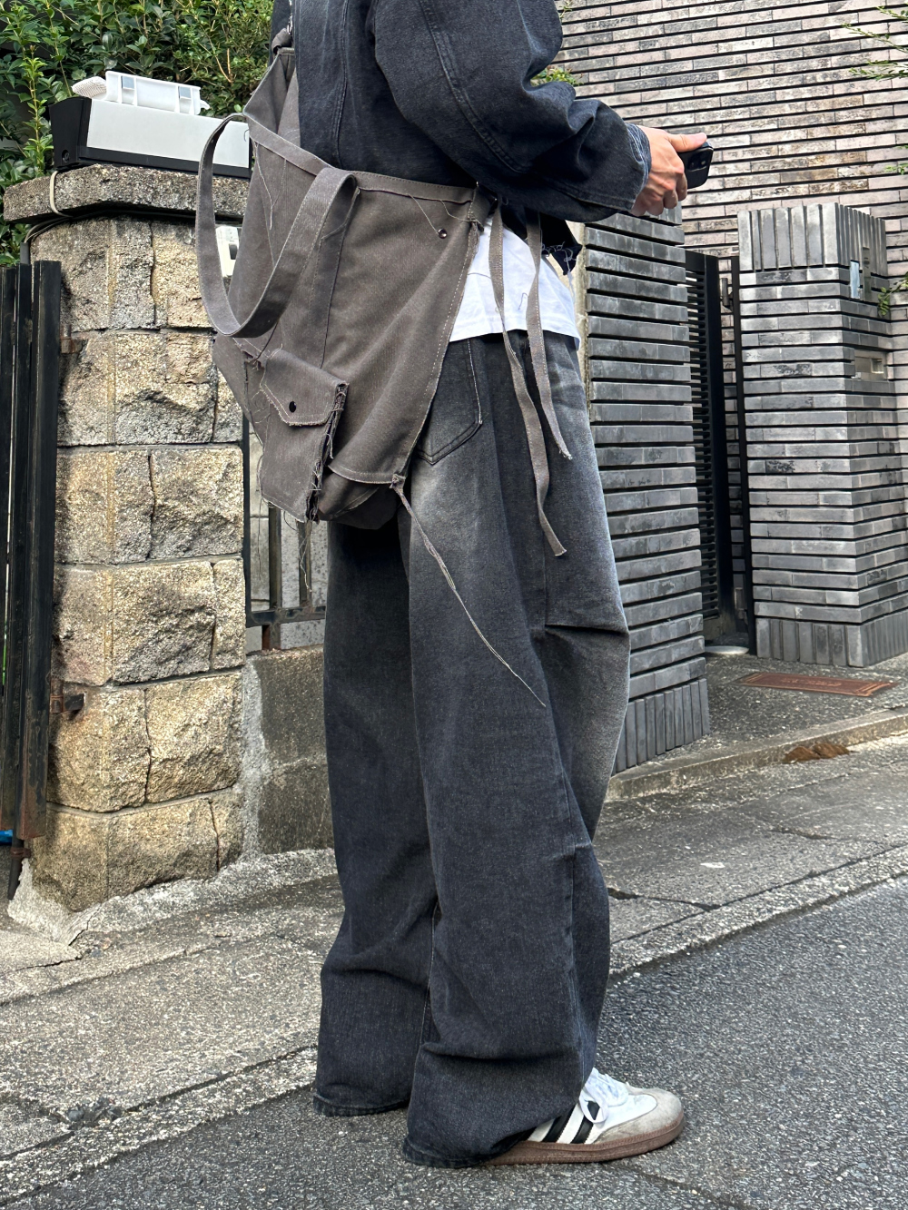 가방 모델 착용 이미지-S31L6