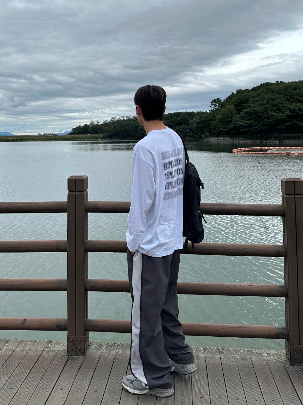 긴팔 티셔츠 모델 착용 이미지-S38L9