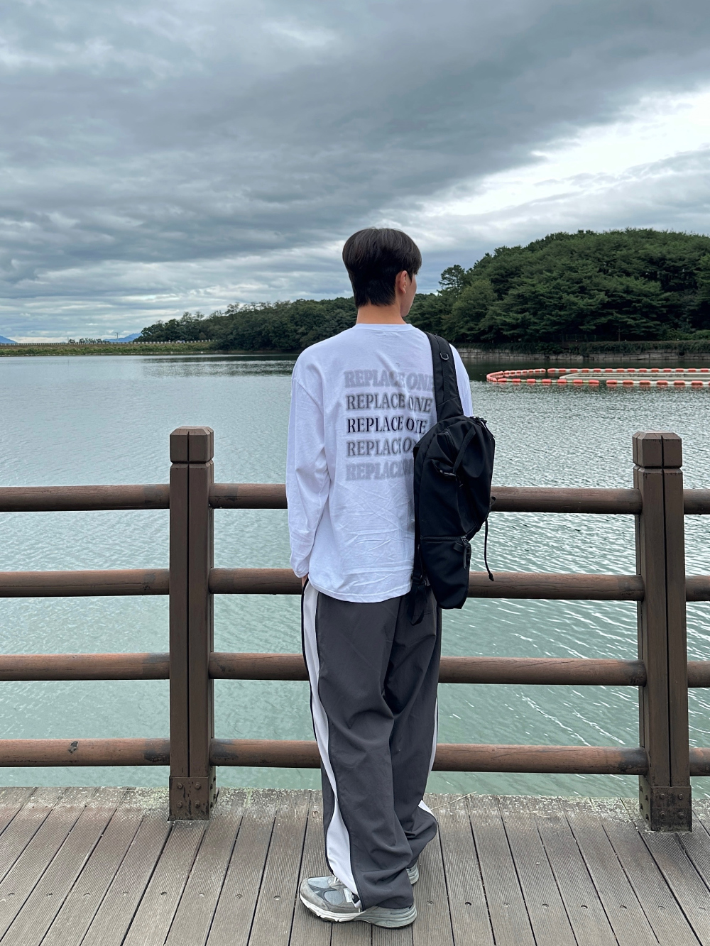 가방 모델 착용 이미지-S25L11