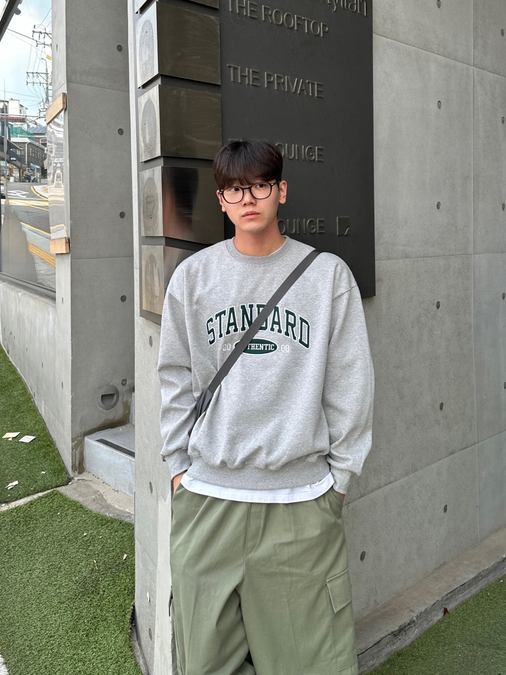 긴팔 티셔츠 모델 착용 이미지-S15L18