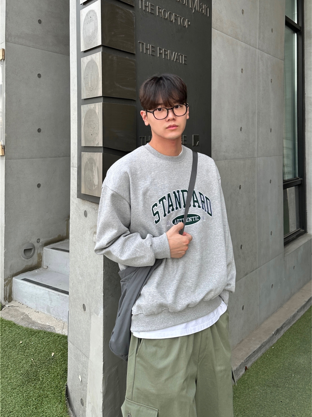 긴팔 티셔츠 모델 착용 이미지-S15L27