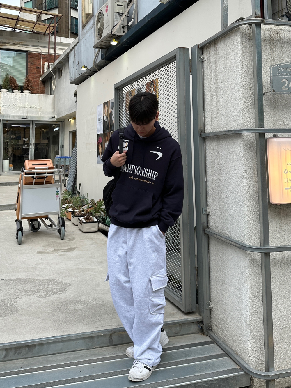 긴팔 티셔츠 모델 착용 이미지-S98L16