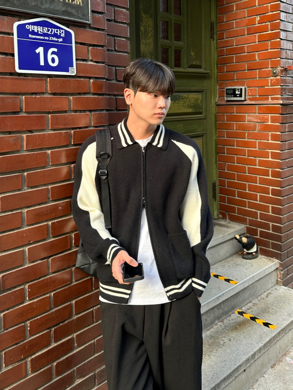 바지 모델 착용 이미지-S72L22