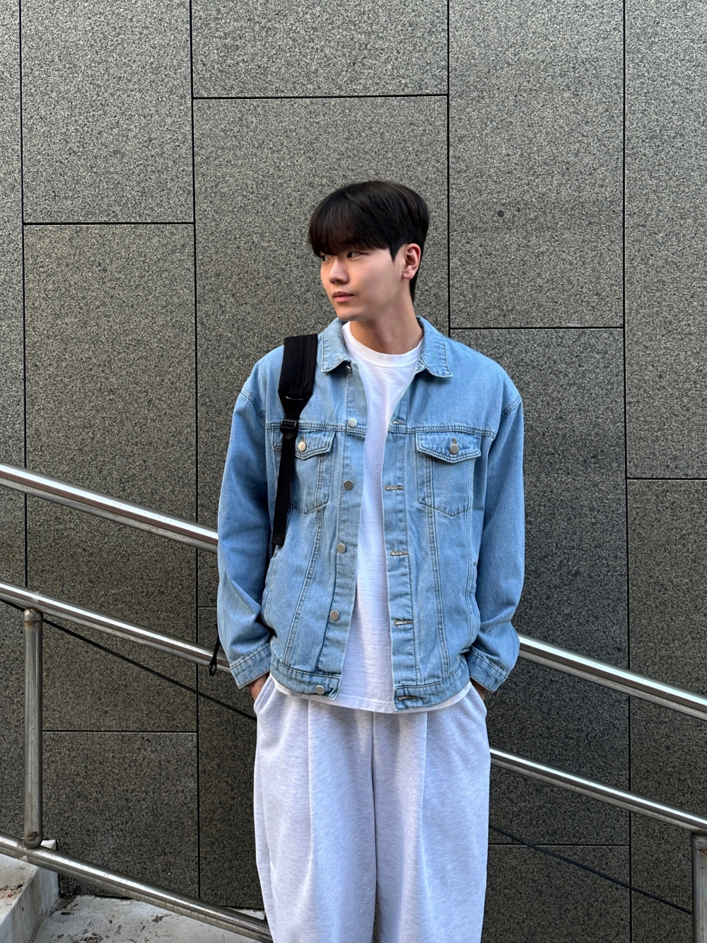 바지 모델 착용 이미지-S72L68