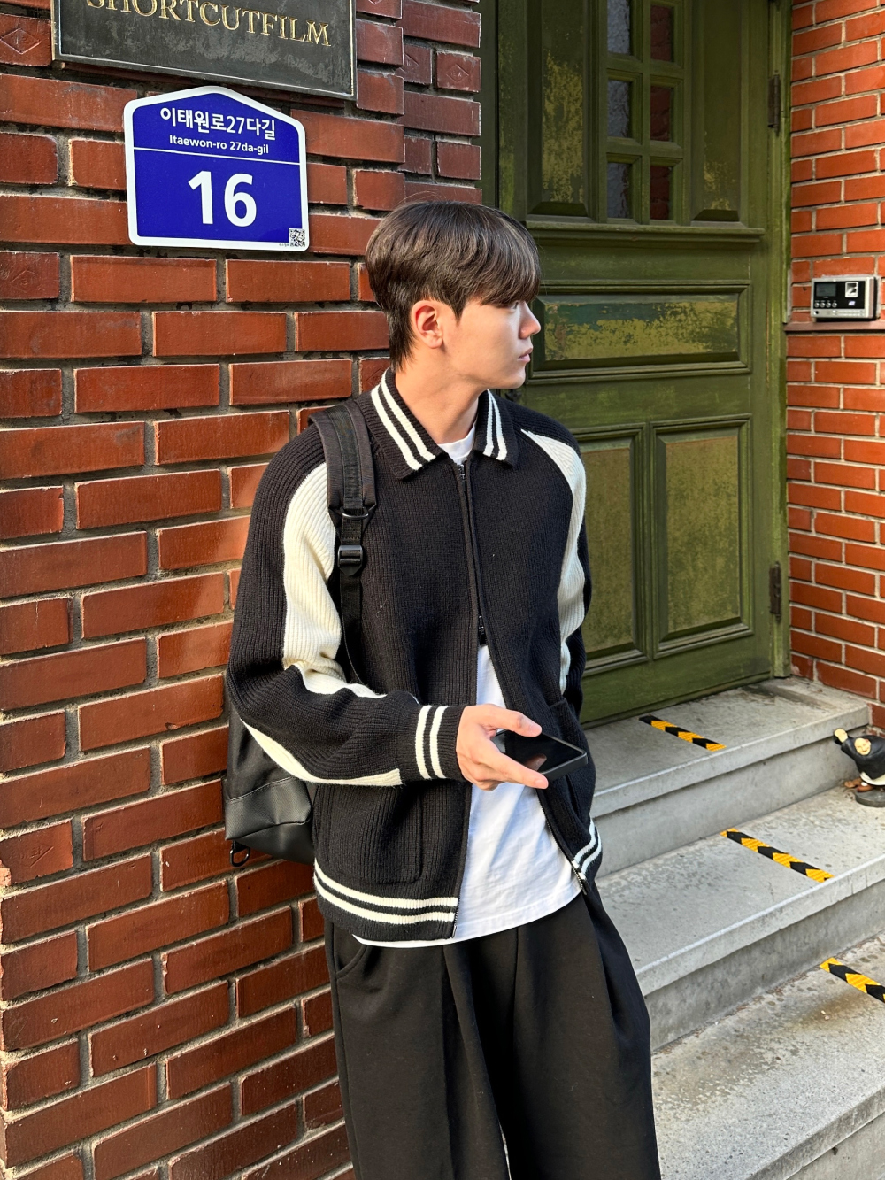 바지 모델 착용 이미지-S72L23