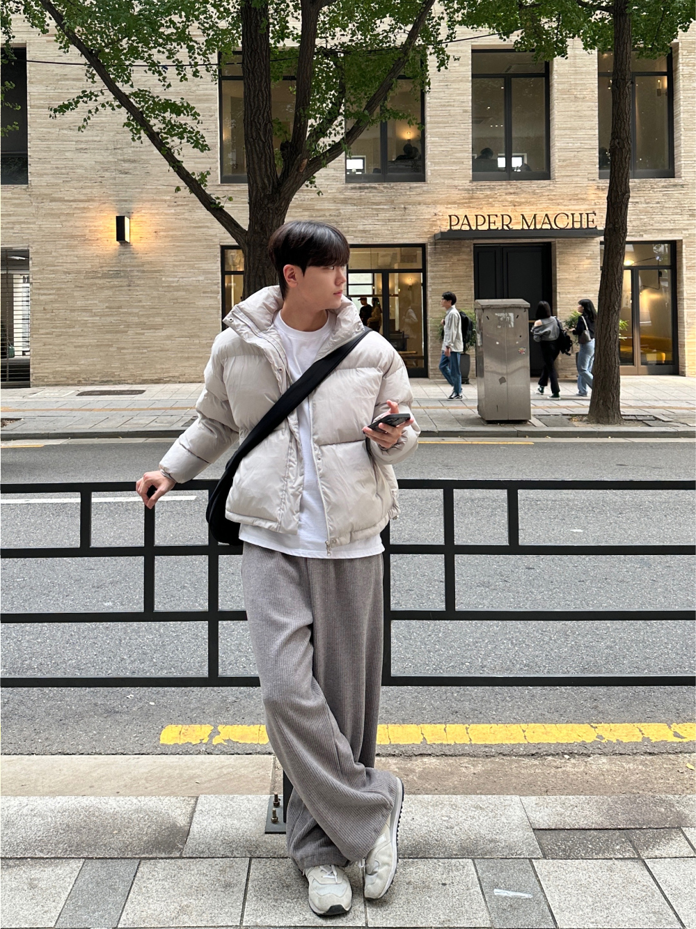 패딩 모델 착용 이미지-S69L33