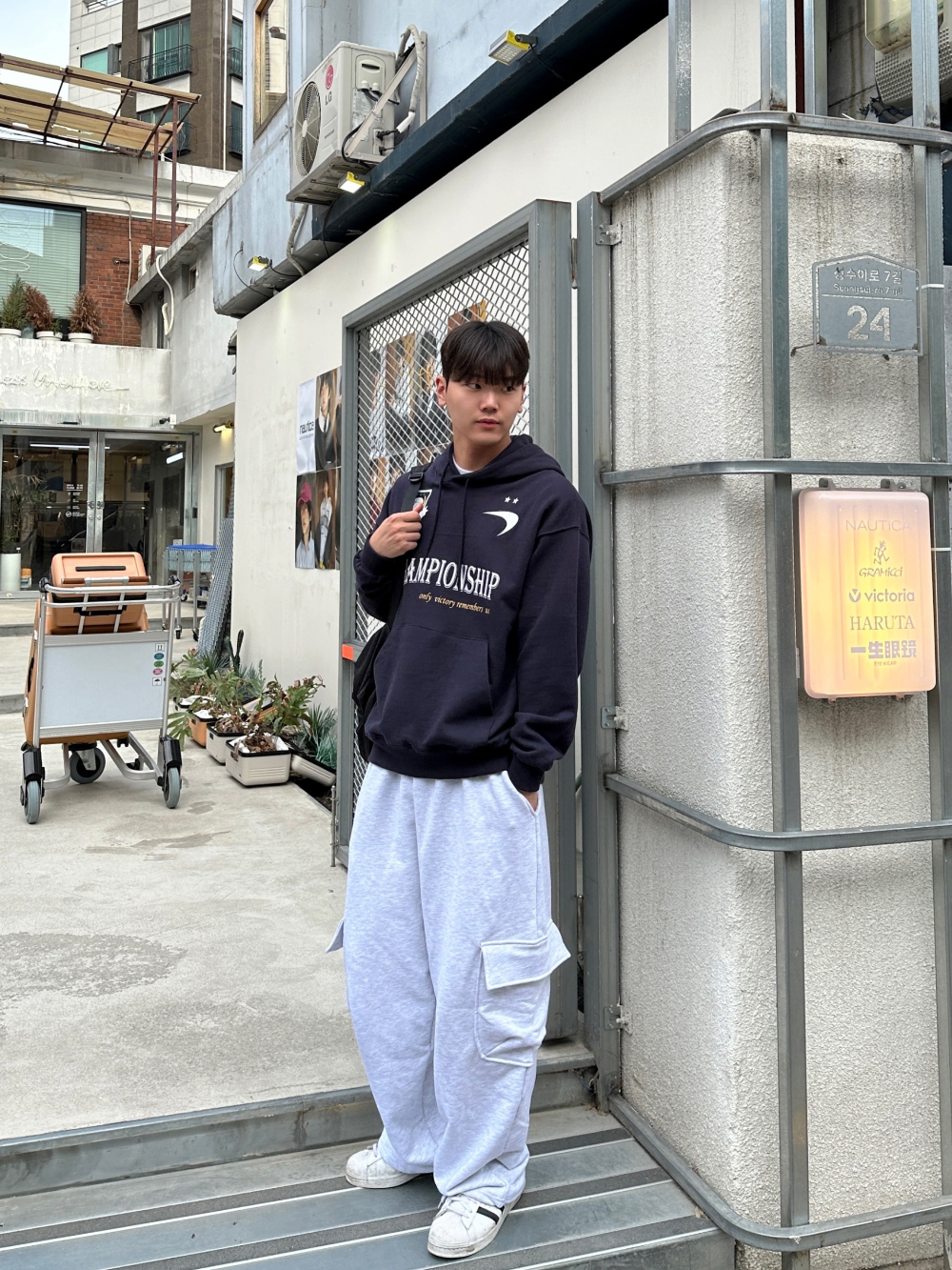 바지 모델 착용 이미지-S75L54