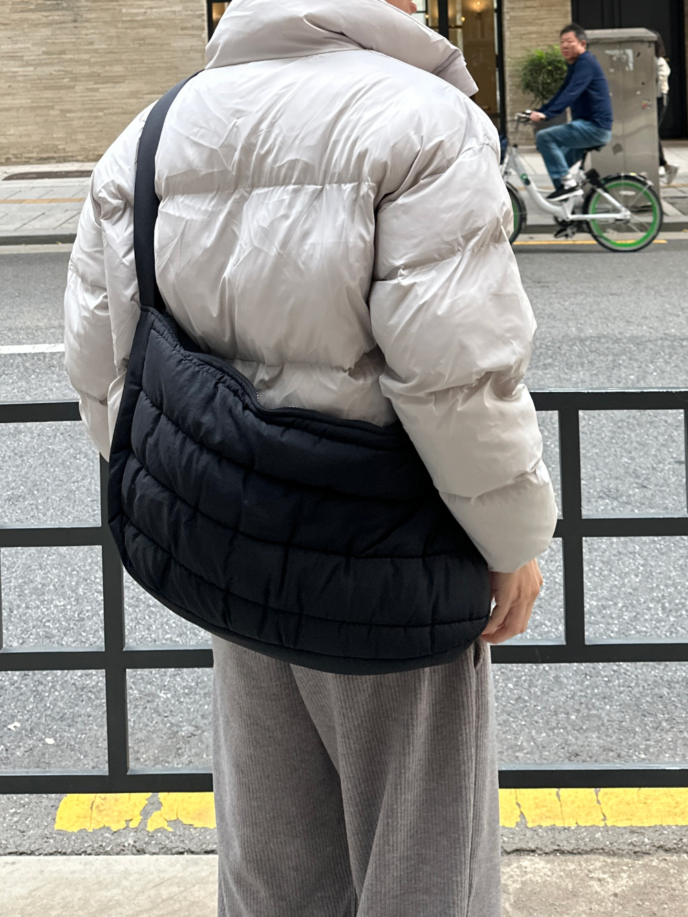 패딩 모델 착용 이미지-S69L22