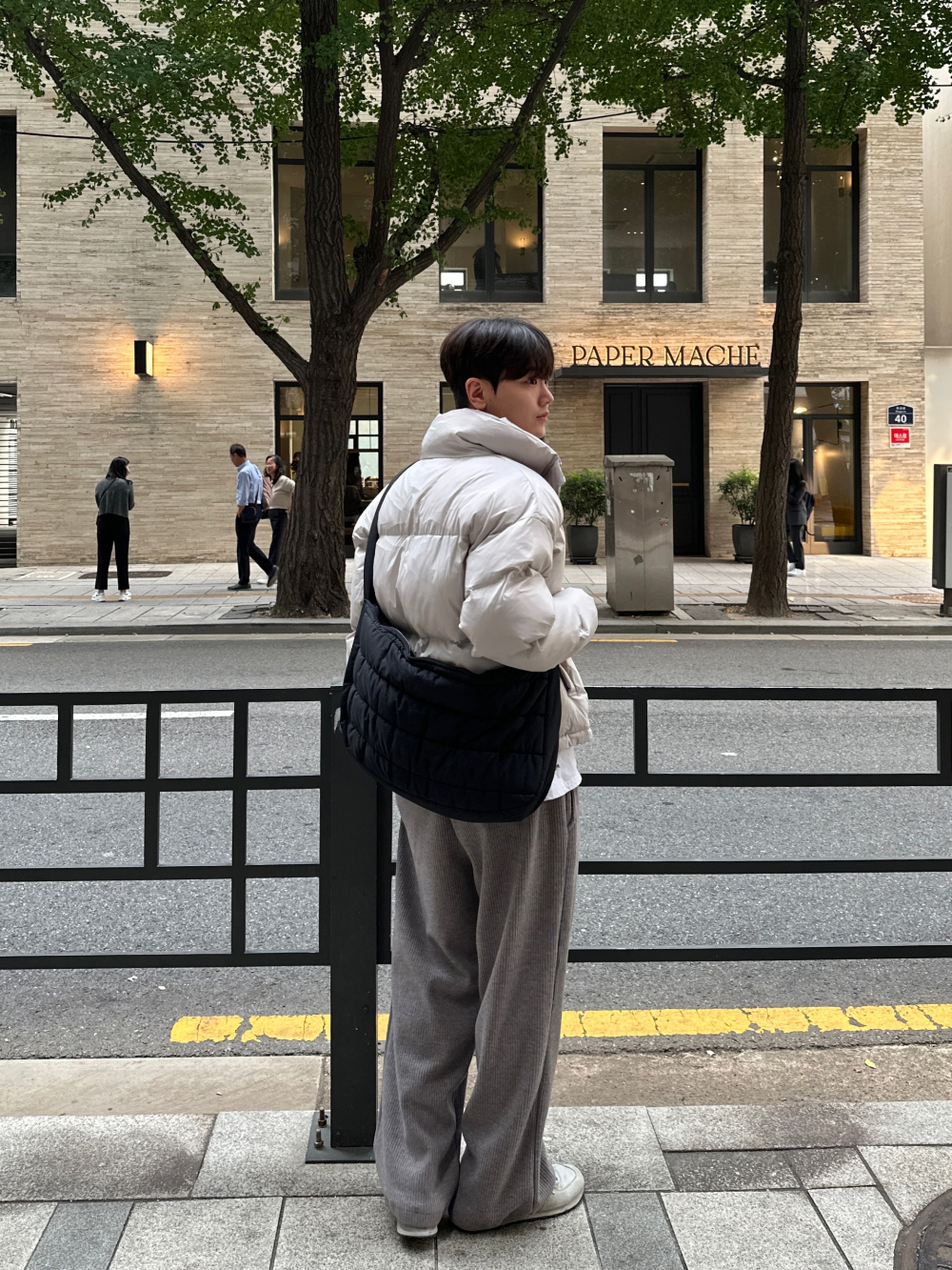 패딩 모델 착용 이미지-S69L29
