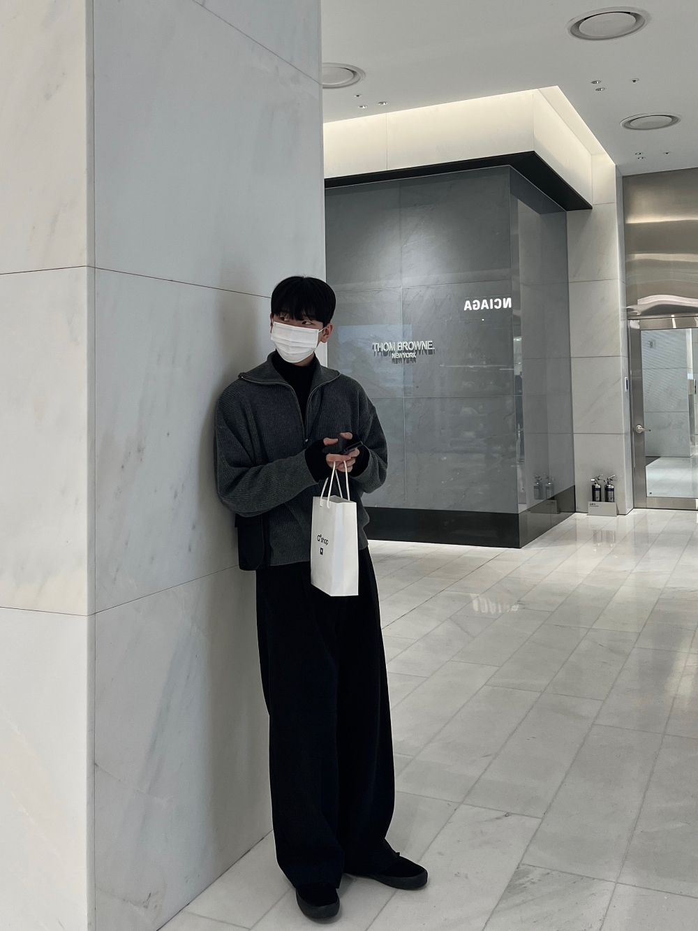 긴팔 티셔츠 모델 착용 이미지-S76L2