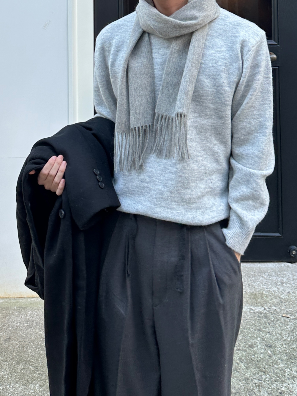 긴팔 티셔츠 모델 착용 이미지-S85L8