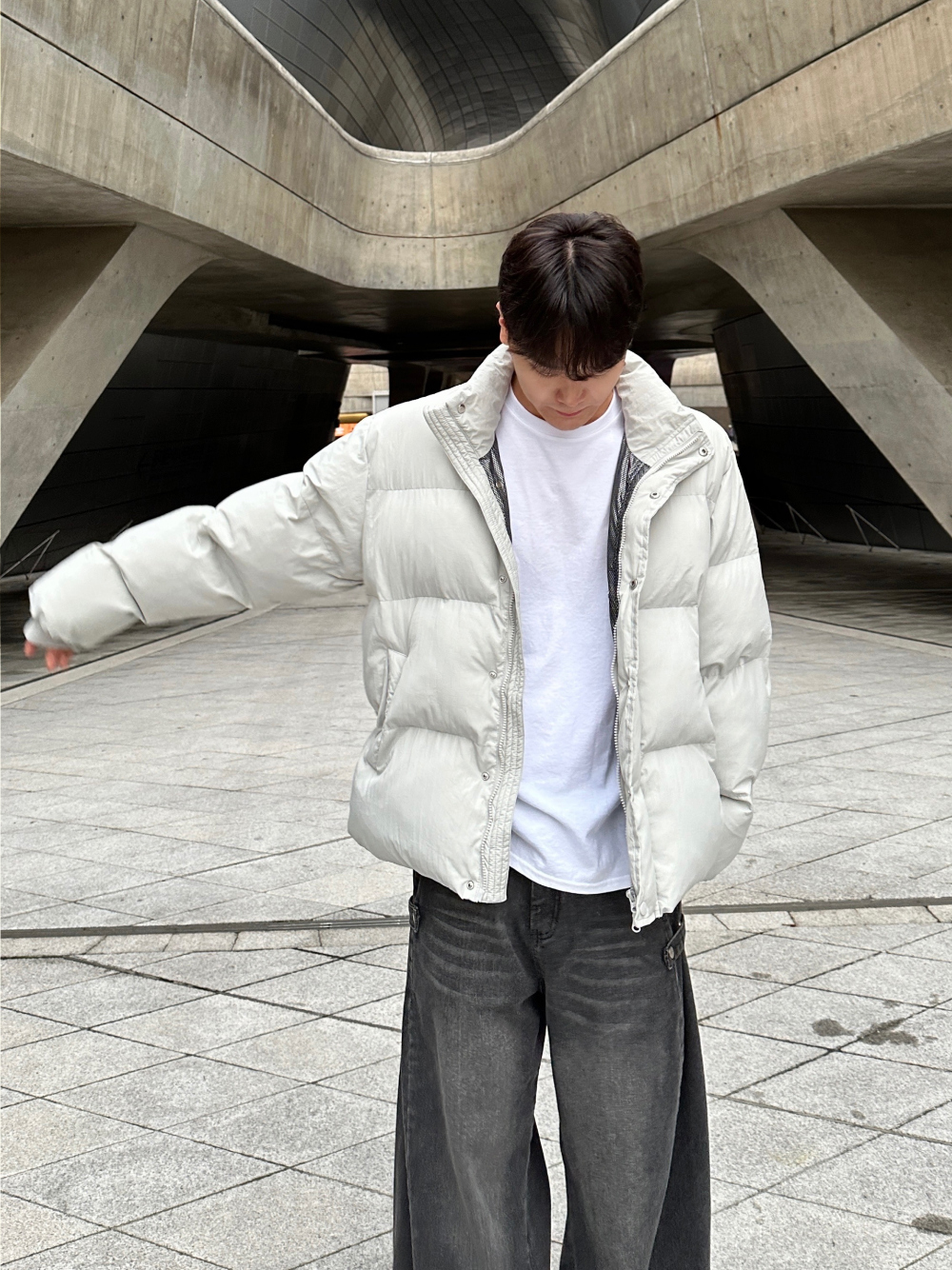 패딩 모델 착용 이미지-S84L13