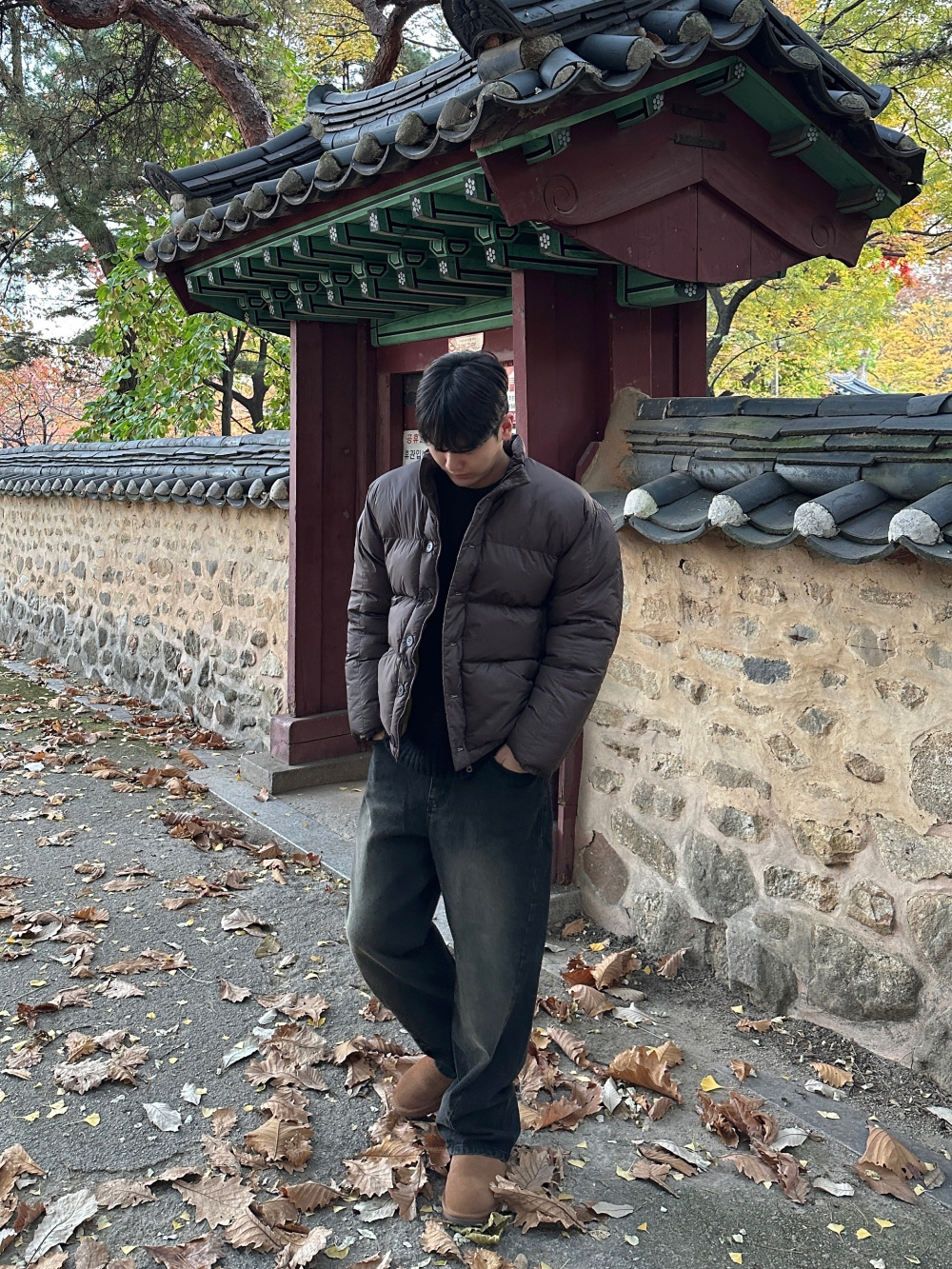 바지 모델 착용 이미지-S74L18