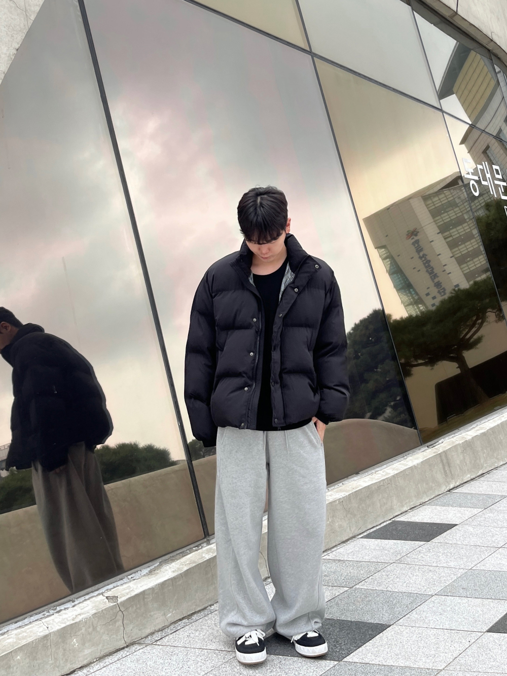 패딩 모델 착용 이미지-S84L49