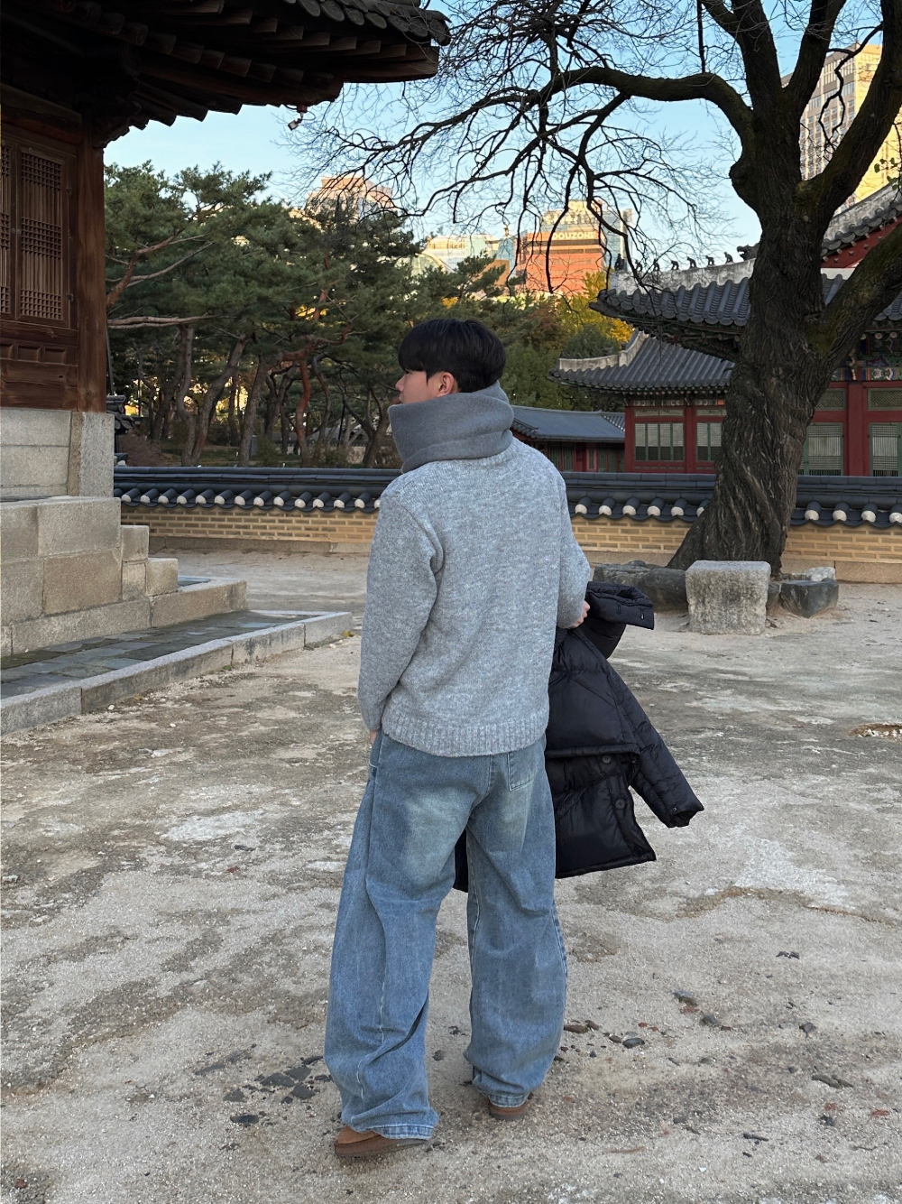 긴팔 티셔츠 모델 착용 이미지-S83L38