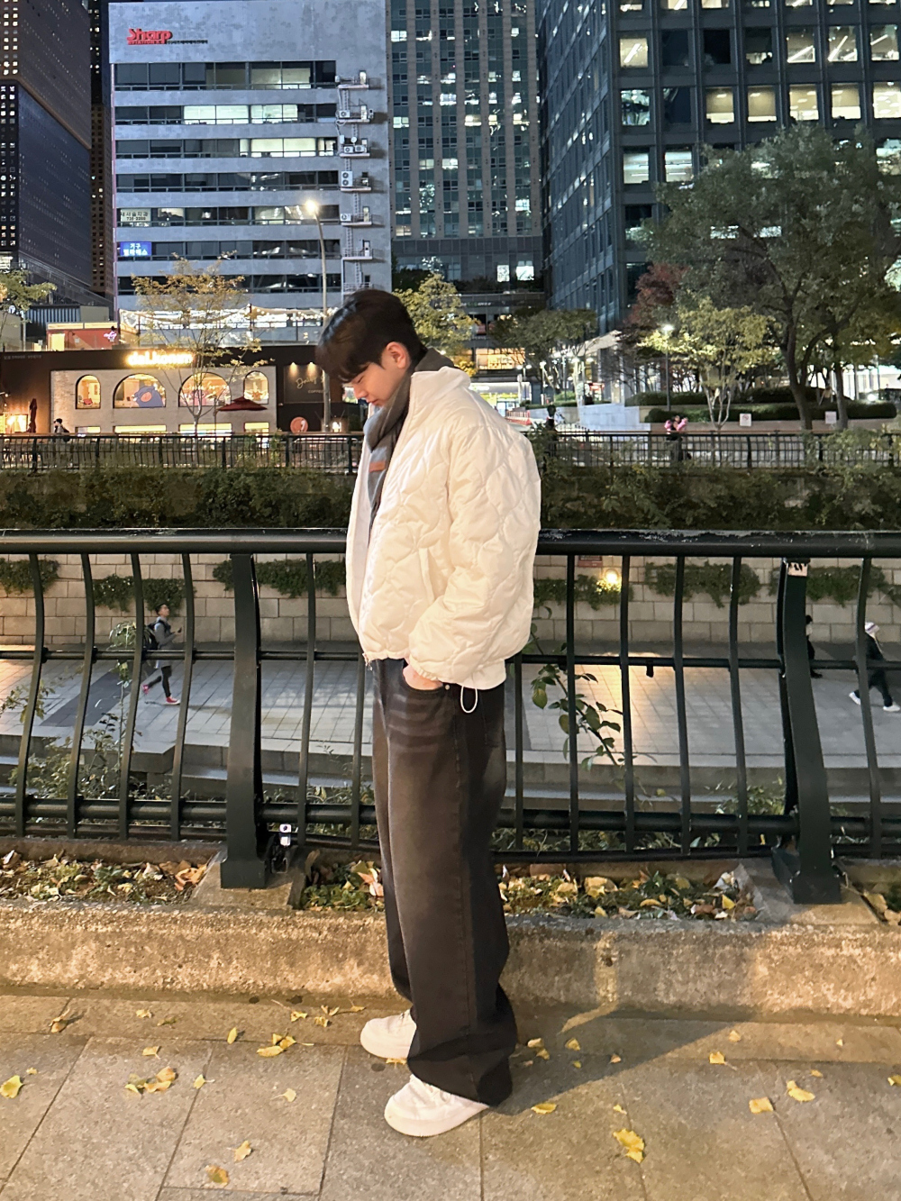 바지 모델 착용 이미지-S76L4