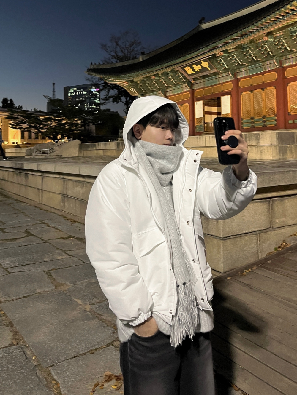 머플러 모델 착용 이미지-S72L16