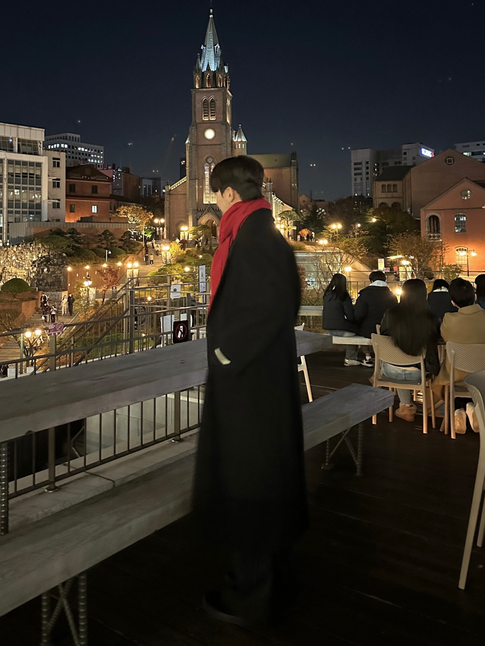 긴팔 티셔츠 모델 착용 이미지-S83L38
