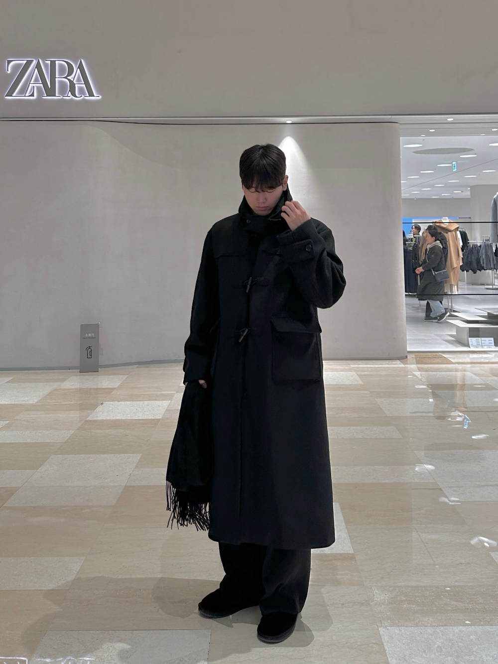 긴팔 티셔츠 모델 착용 이미지-S84L4