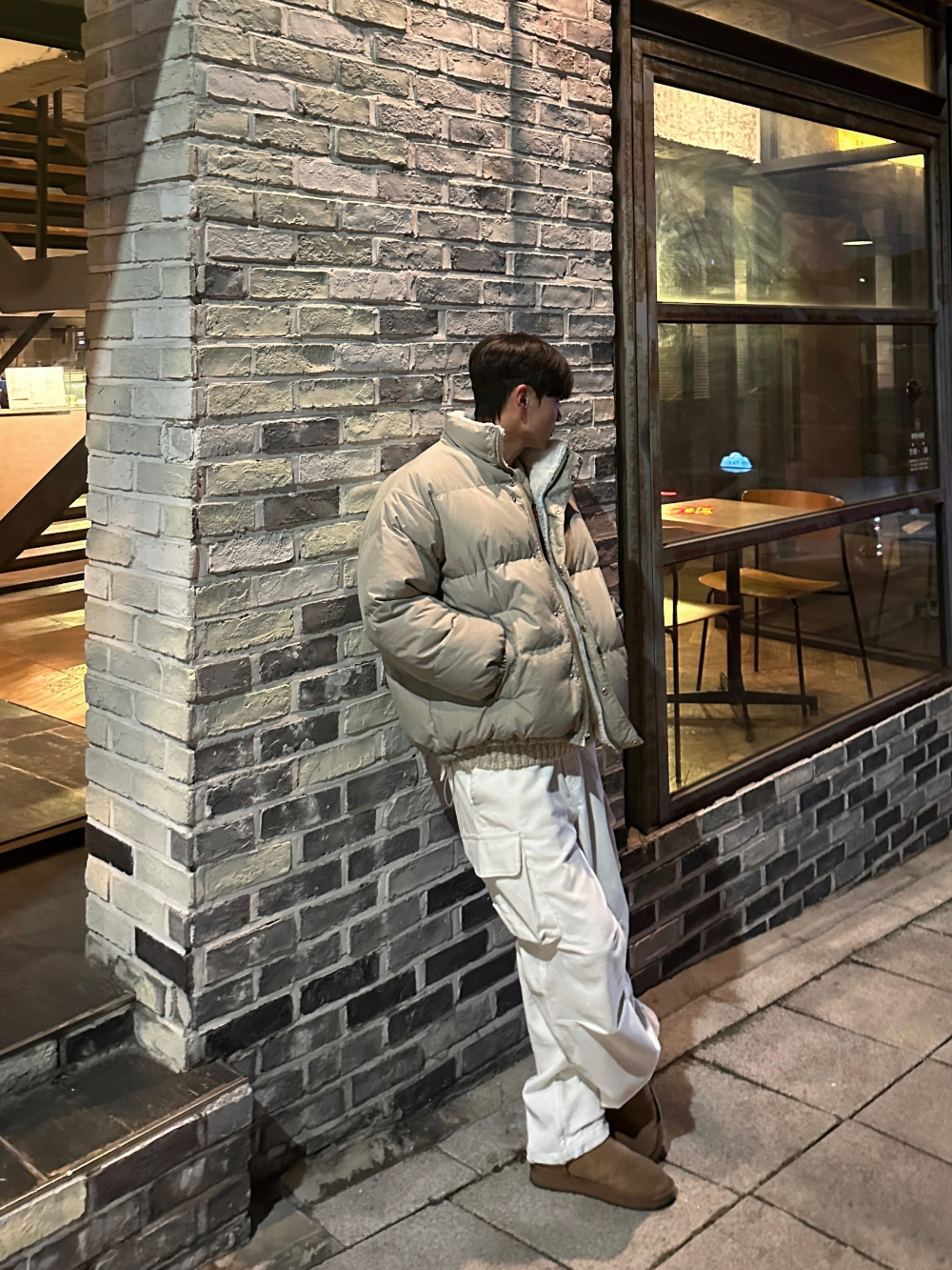 긴팔 티셔츠 모델 착용 이미지-S67L59