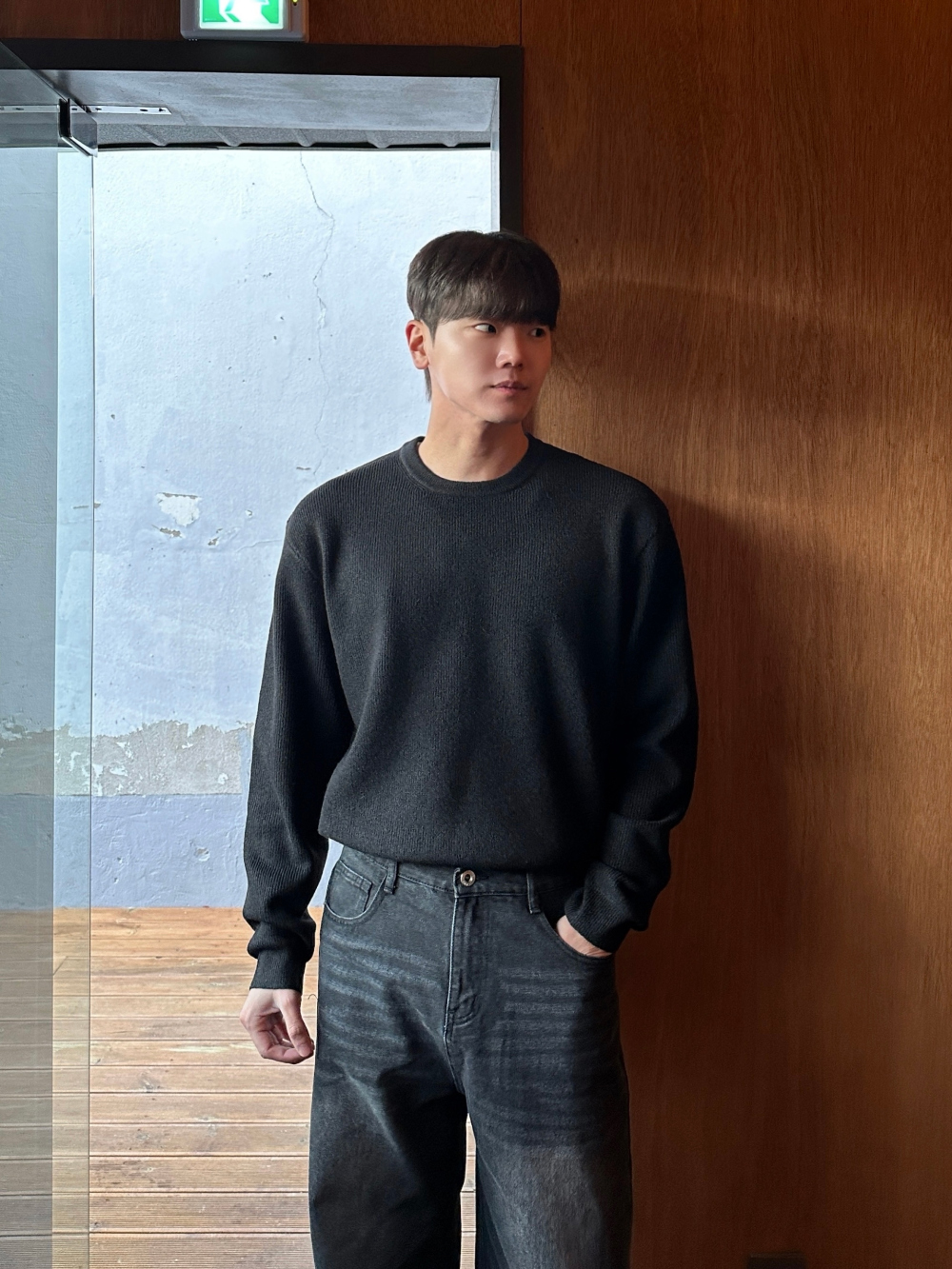 긴팔 티셔츠 모델 착용 이미지-S70L35