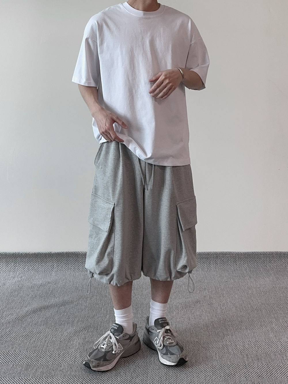 반바지 모델 착용 이미지-S109L60