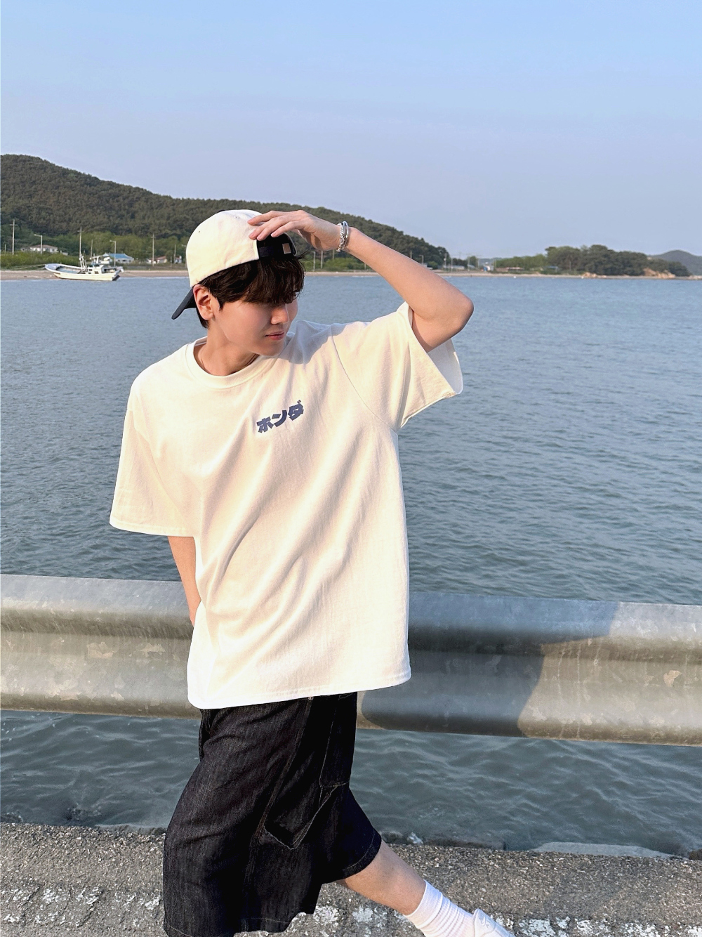 반팔 티셔츠 모델 착용 이미지-S33L16