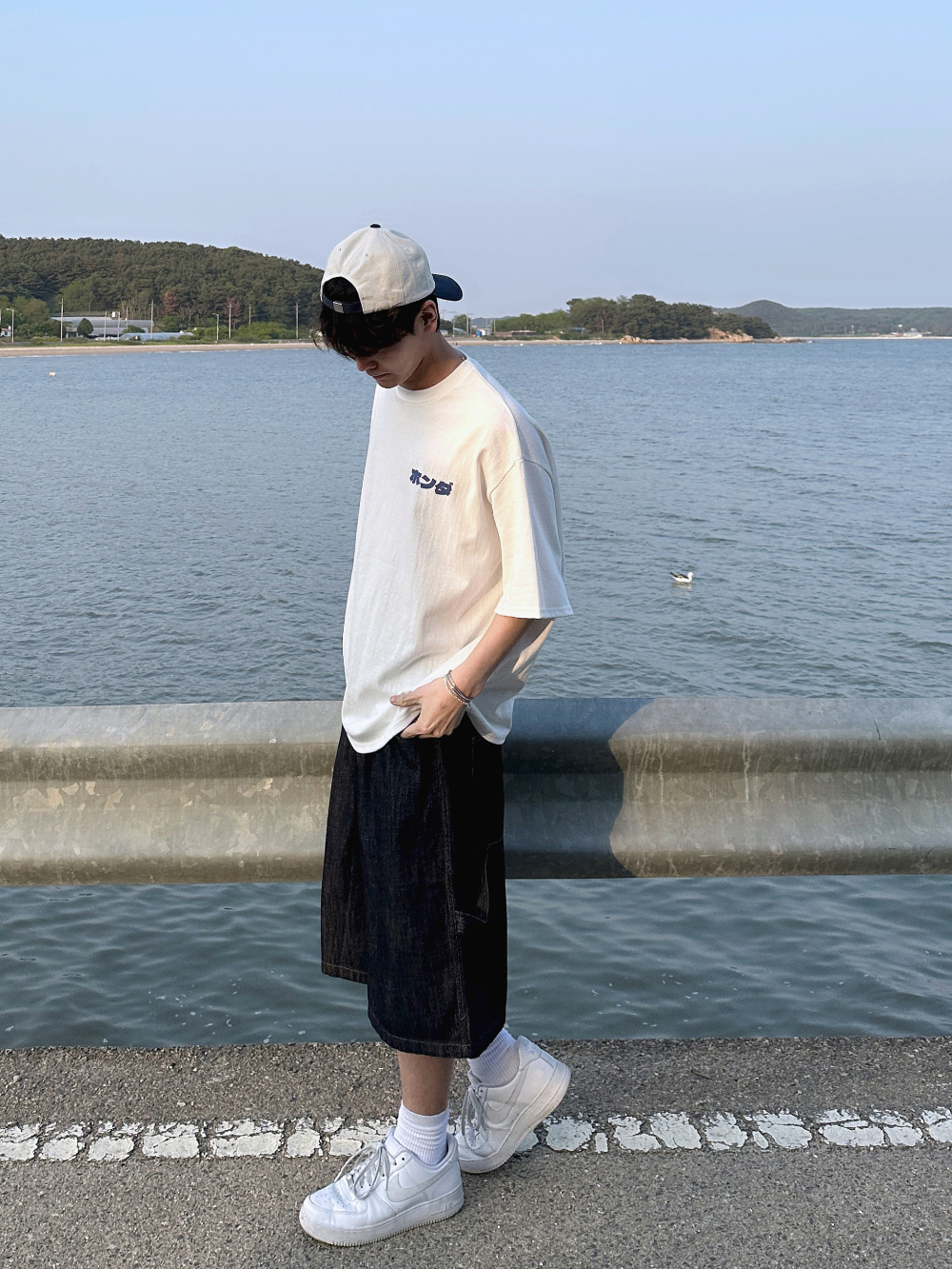 반팔 티셔츠 모델 착용 이미지-S33L13