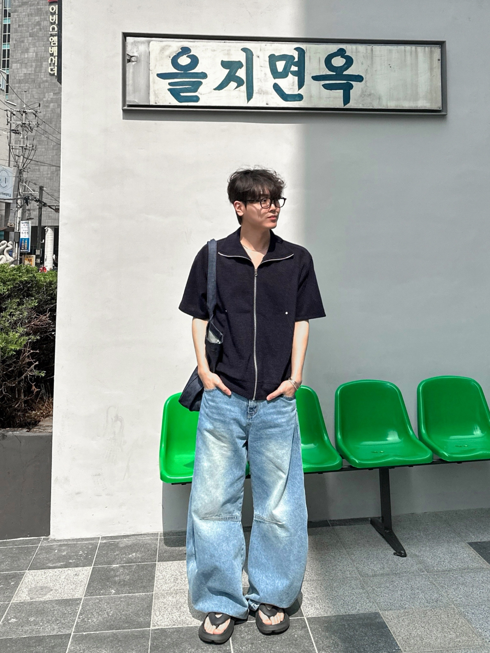 반팔 티셔츠 모델 착용 이미지-S35L9