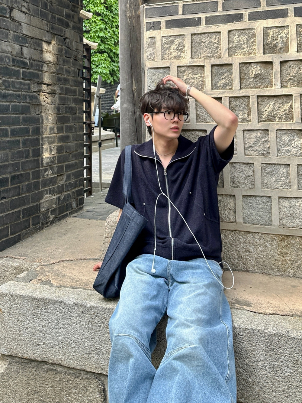 반팔 티셔츠 모델 착용 이미지-S35L14