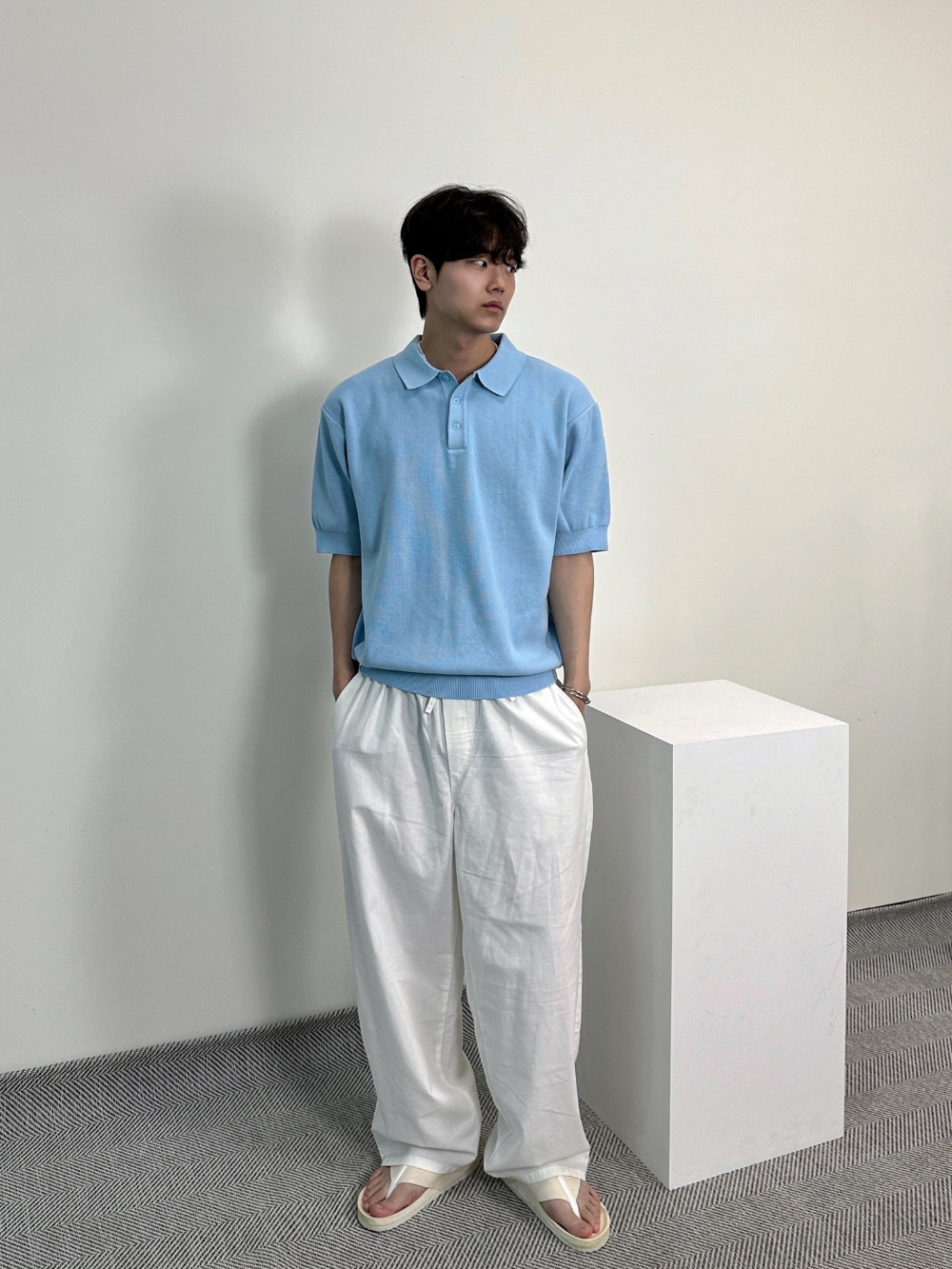 반팔 티셔츠 모델 착용 이미지-S33L25