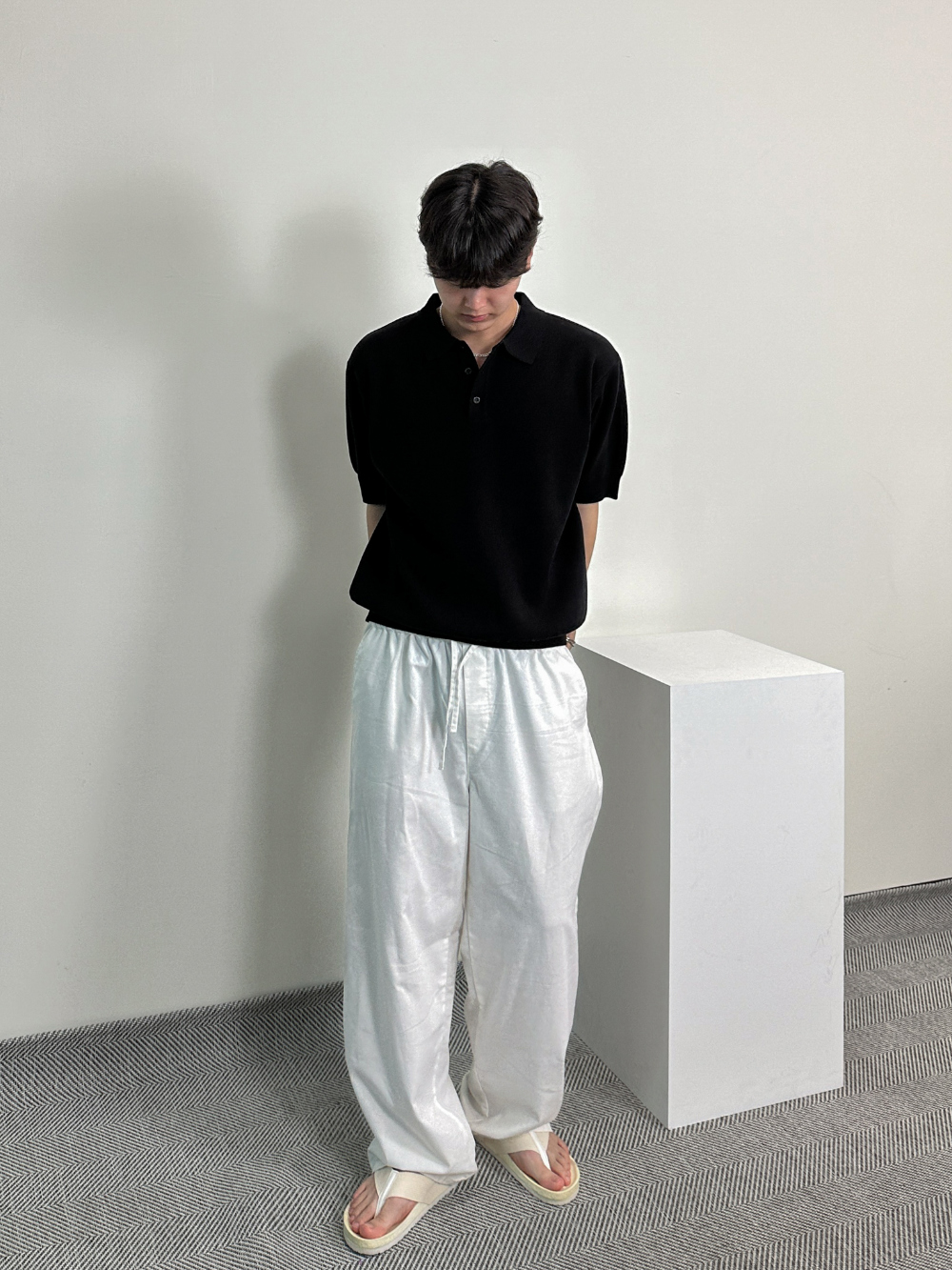 반팔 티셔츠 모델 착용 이미지-S33L9